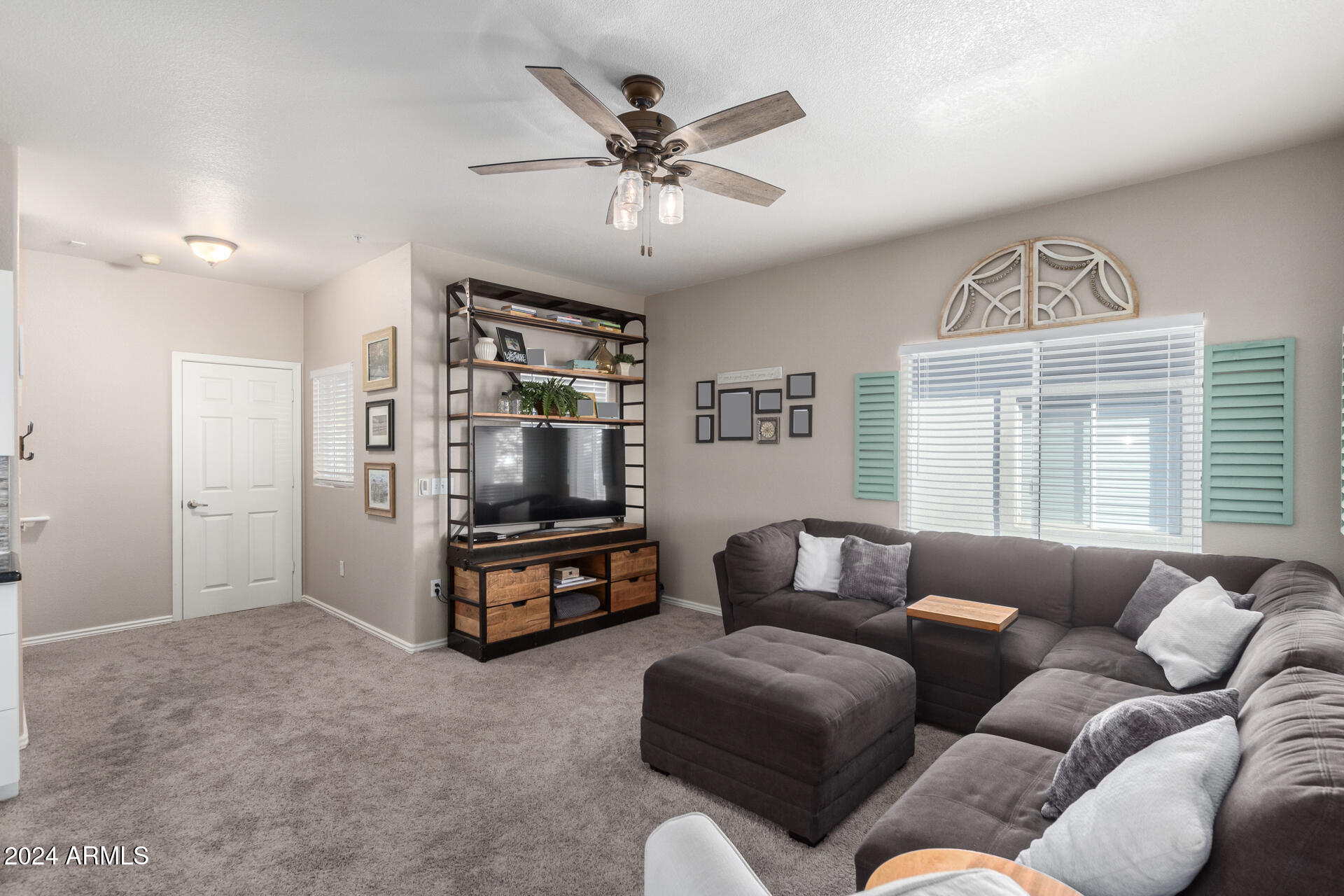 7401 W ARROWHEAD CLUBHOUSE Drive, 2084