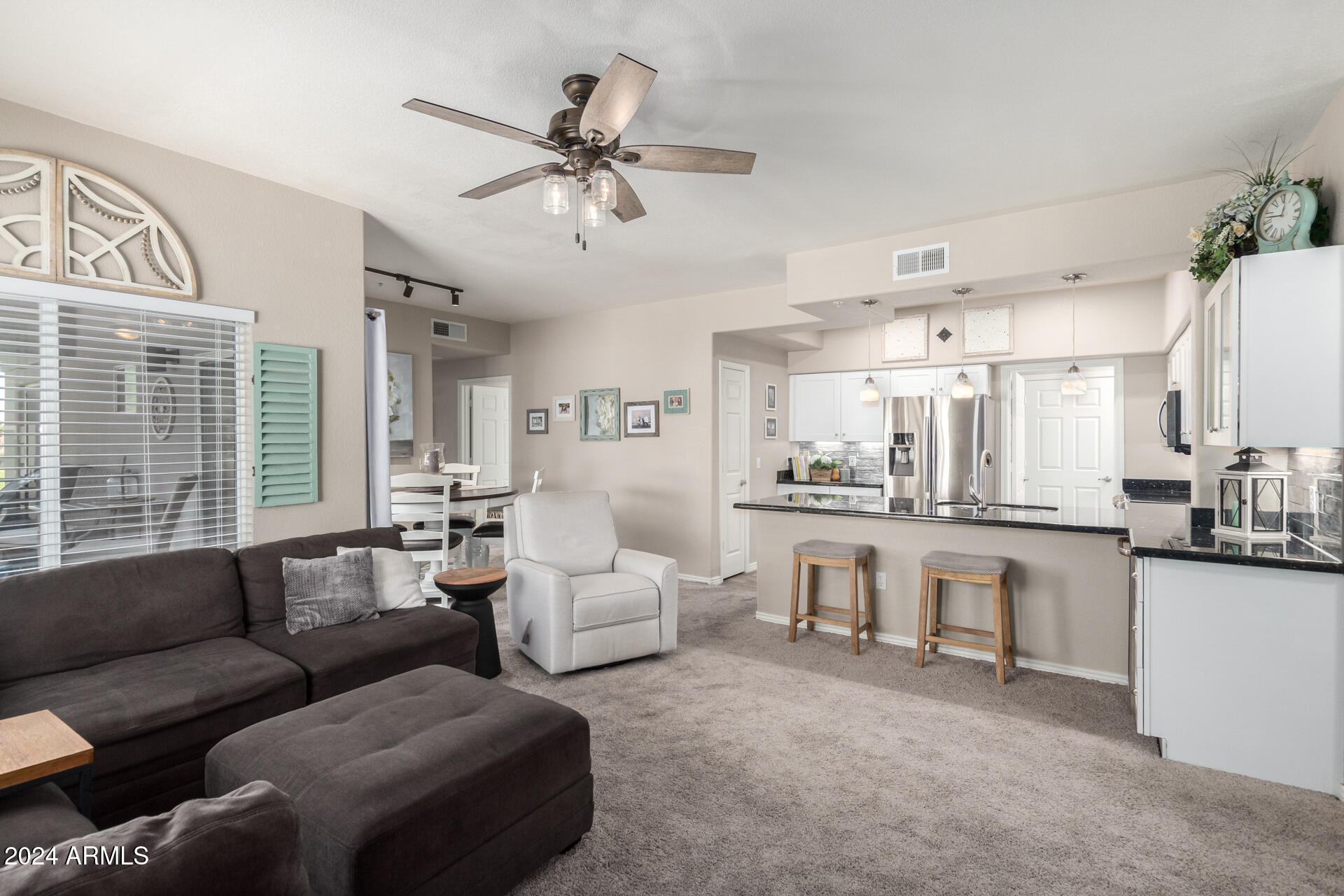 7401 W ARROWHEAD CLUBHOUSE Drive, 2084