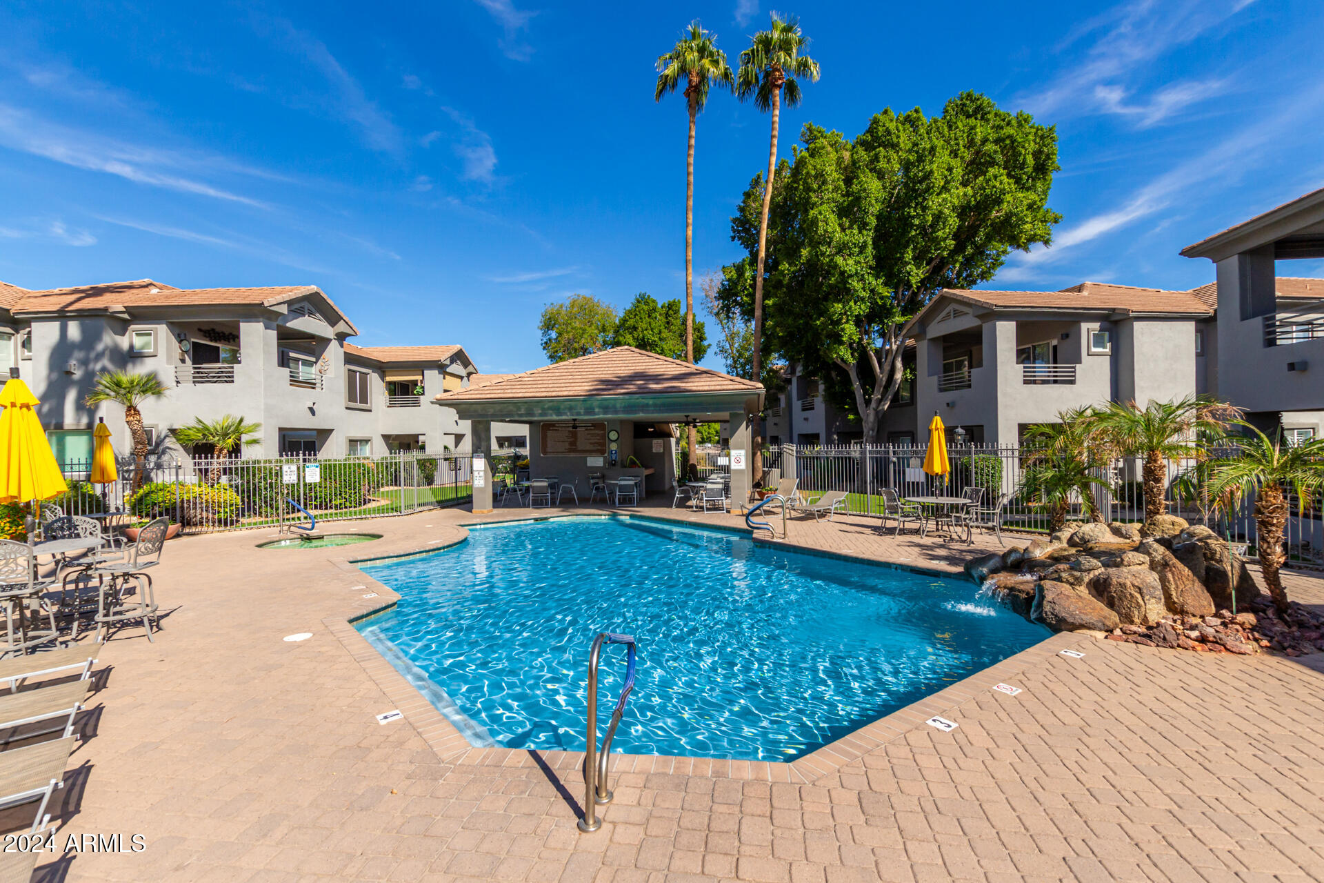 7401 W ARROWHEAD CLUBHOUSE Drive, 2084