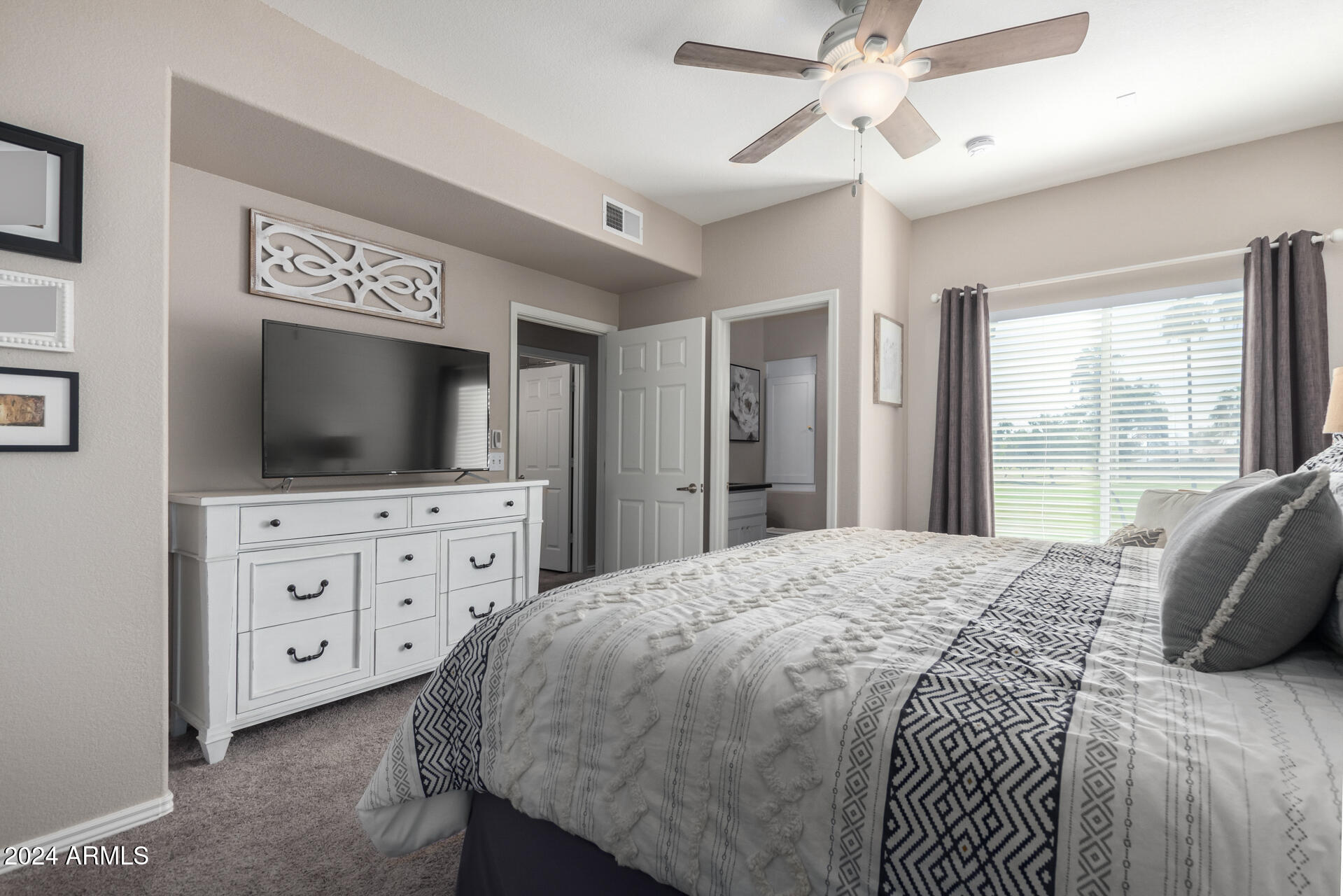 7401 W ARROWHEAD CLUBHOUSE Drive, 2084