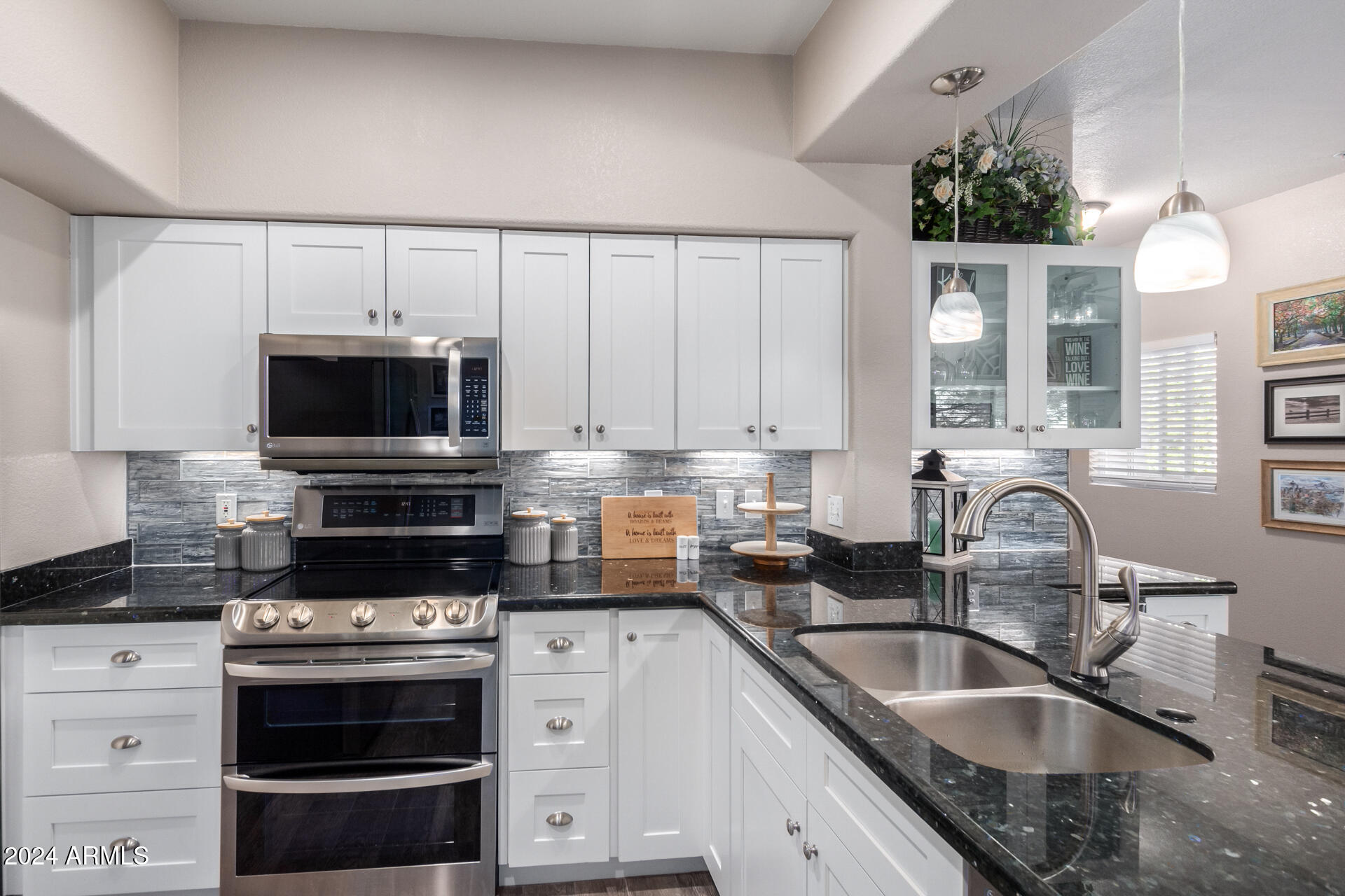 7401 W ARROWHEAD CLUBHOUSE Drive, 2084