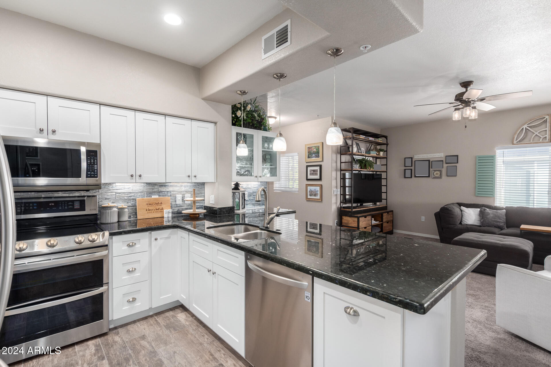 7401 W ARROWHEAD CLUBHOUSE Drive, 2084