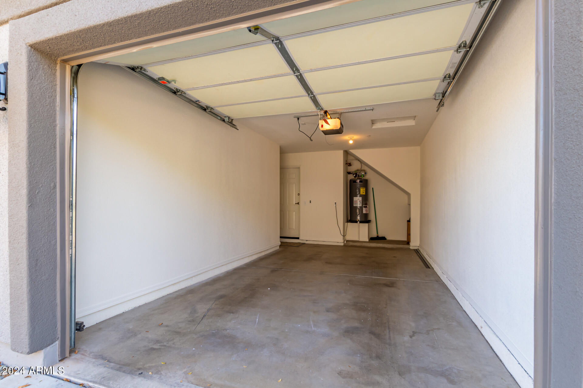 7401 W ARROWHEAD CLUBHOUSE Drive, 2084