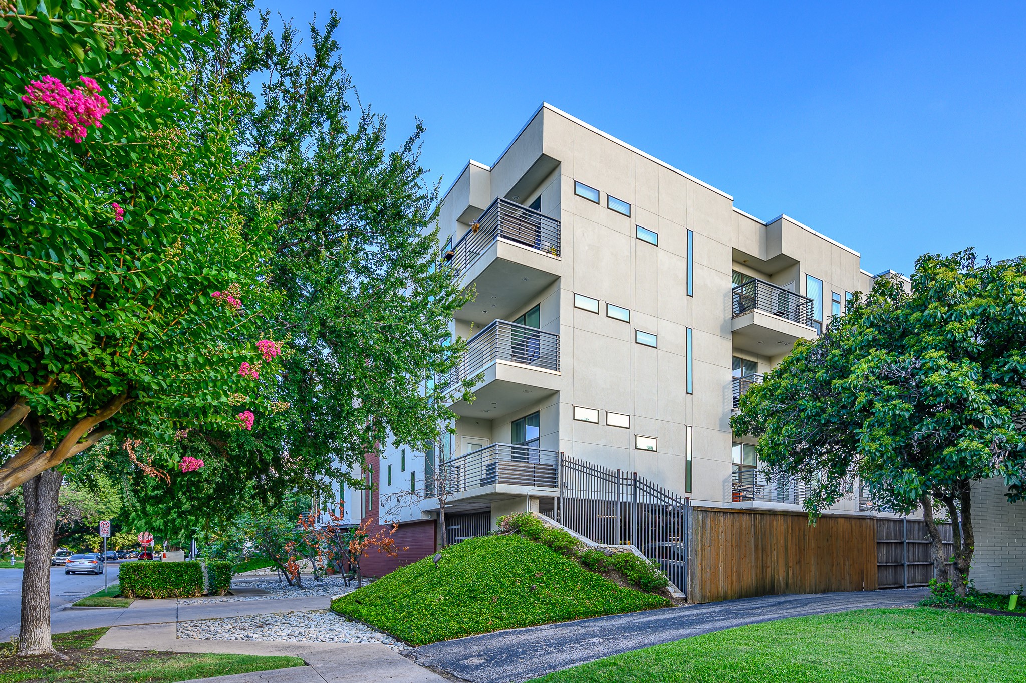 4107 Bowser Avenue 309