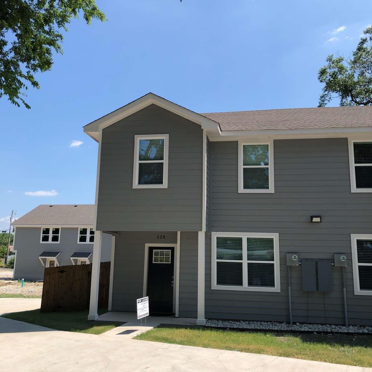 526-528 E State Highway 11 528