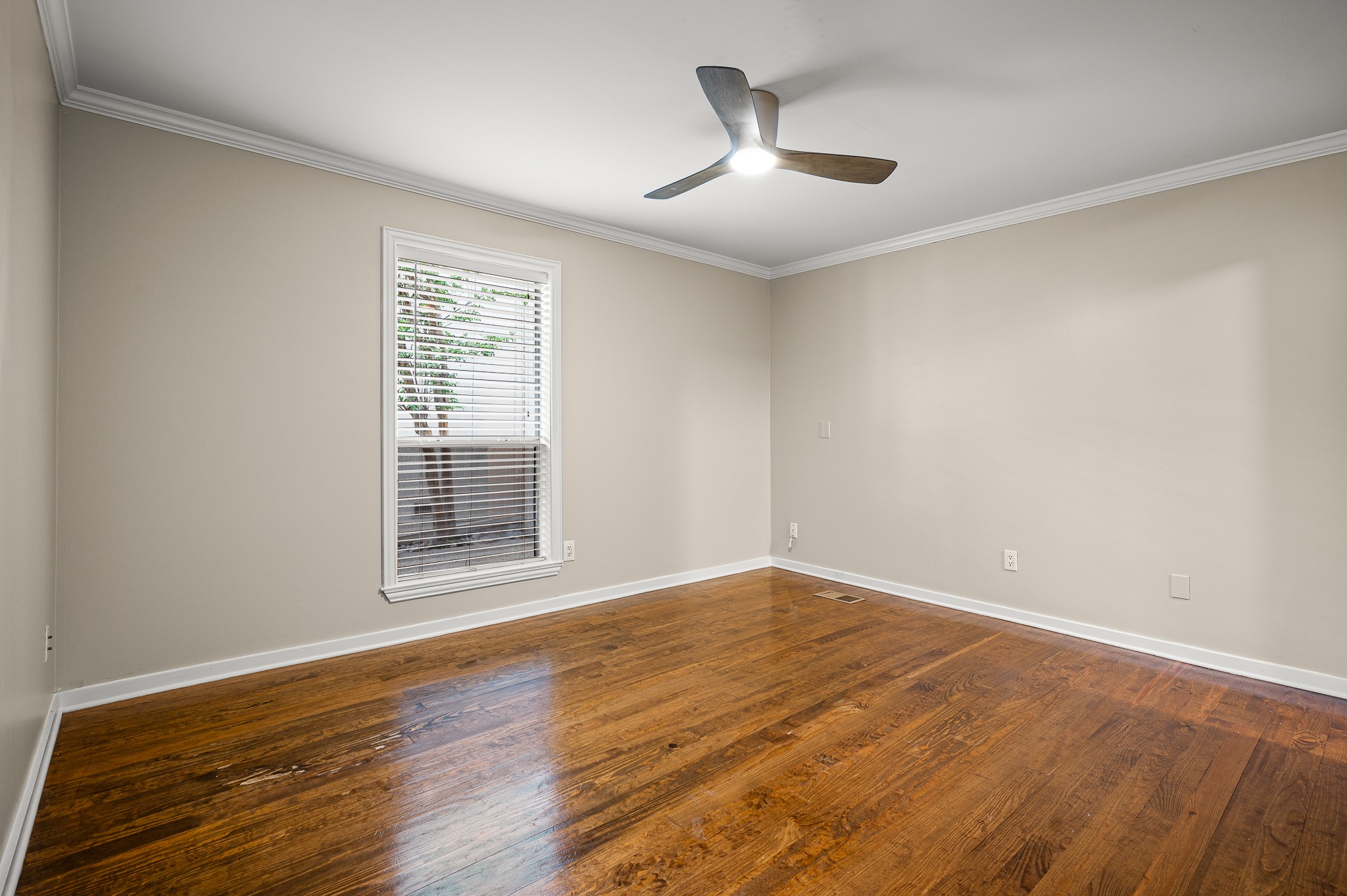 4231 Travis Street 8