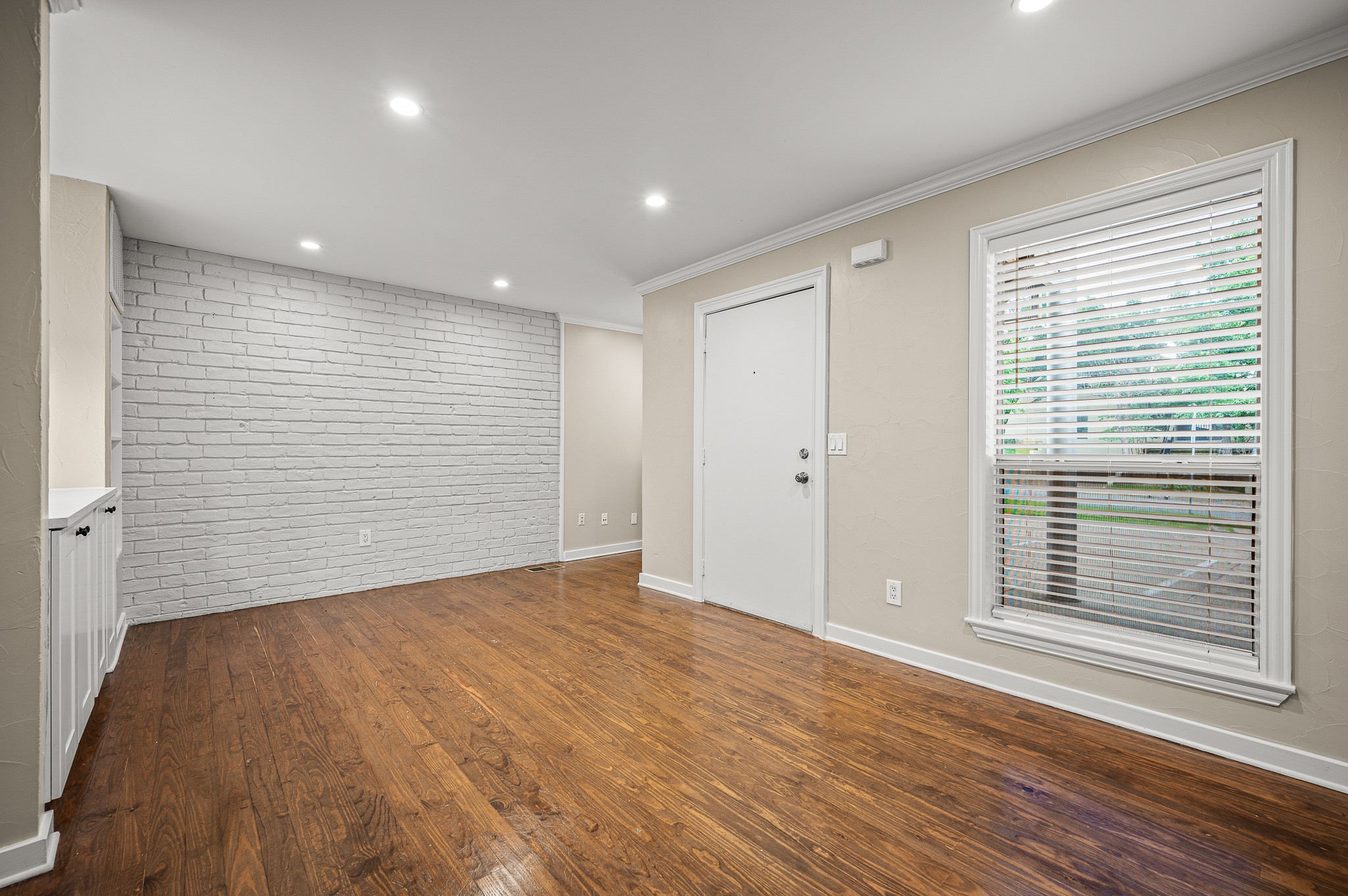 4231 Travis Street 8