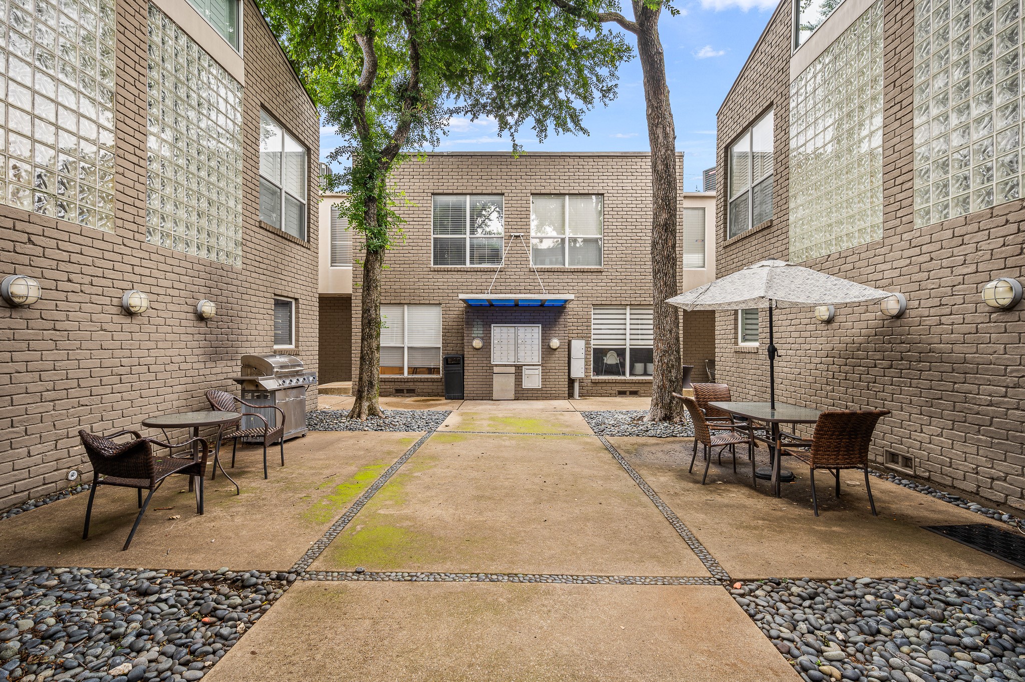 4231 Travis Street 8
