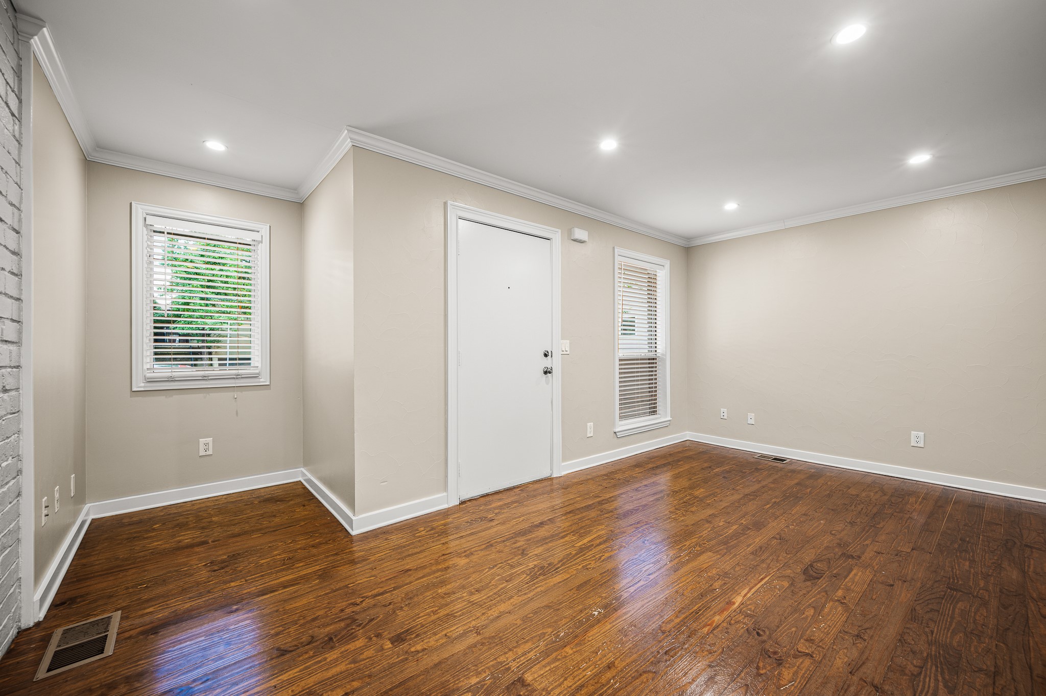 4231 Travis Street 8