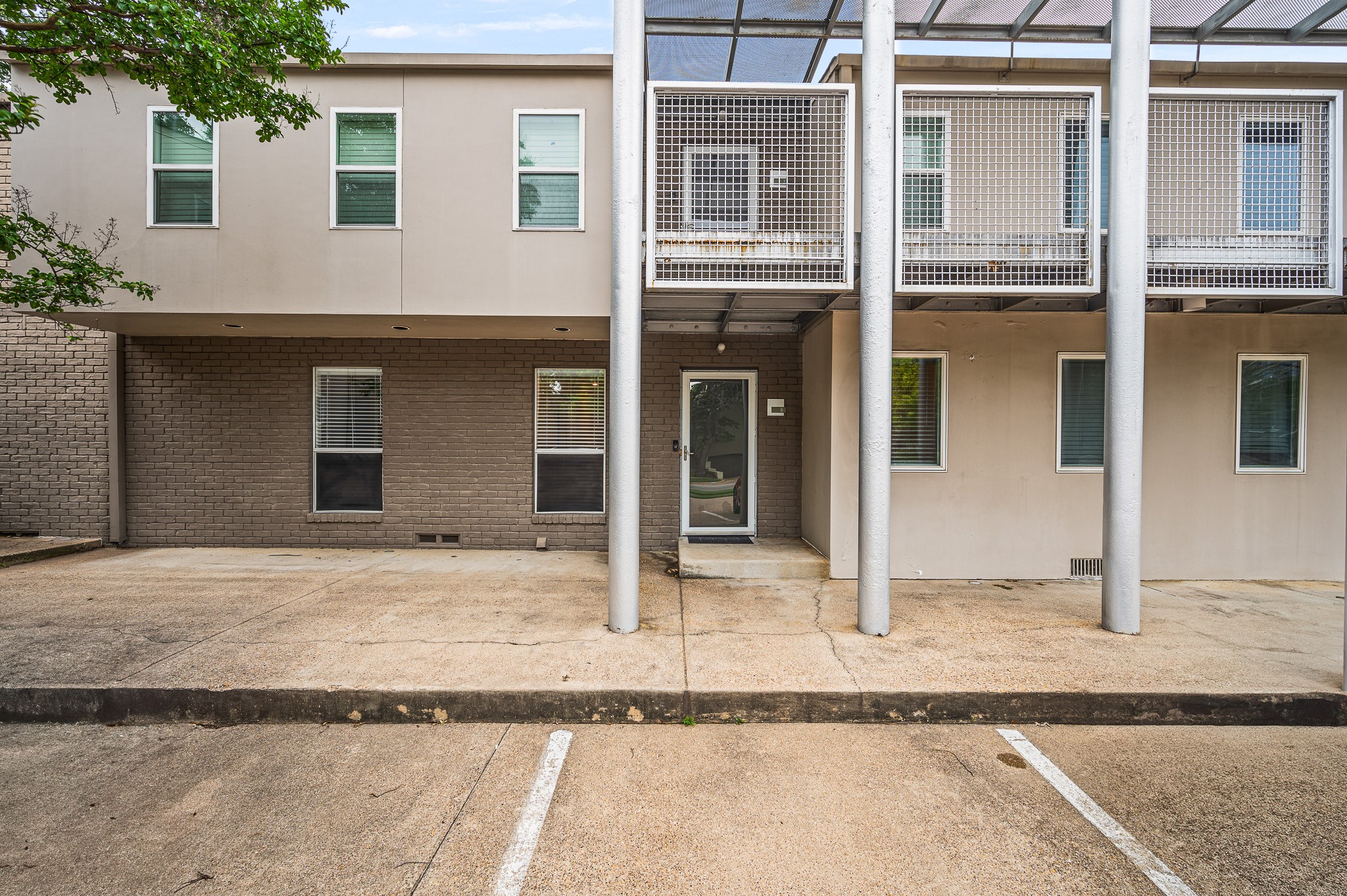 4231 Travis Street 8