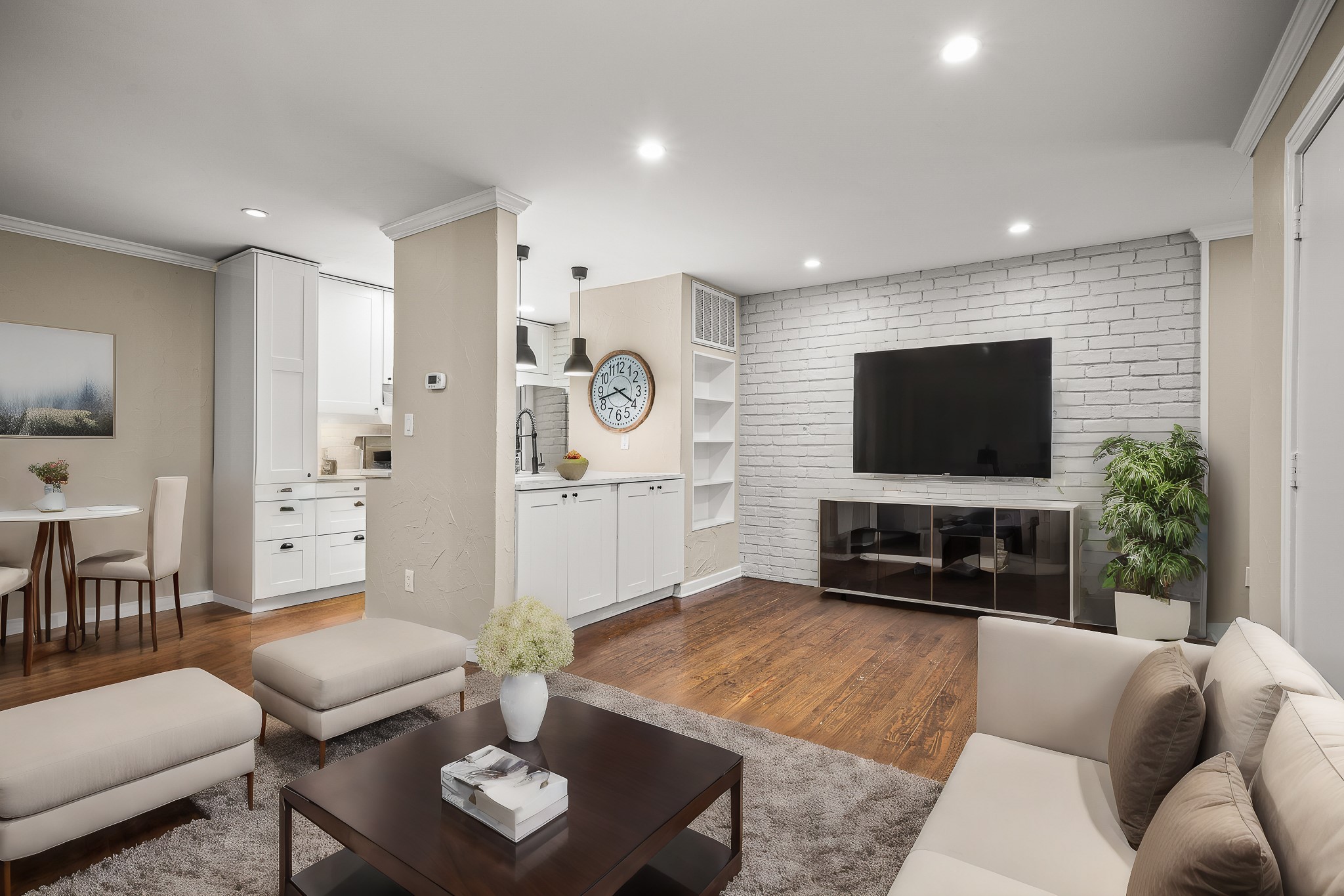 4231 Travis Street 8