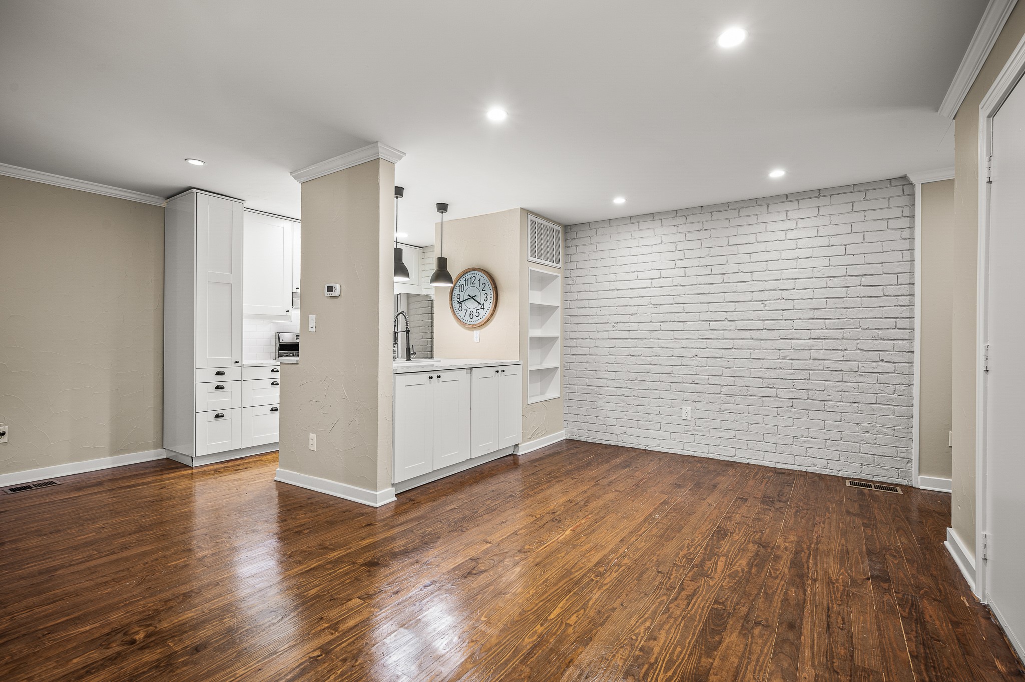 4231 Travis Street 8