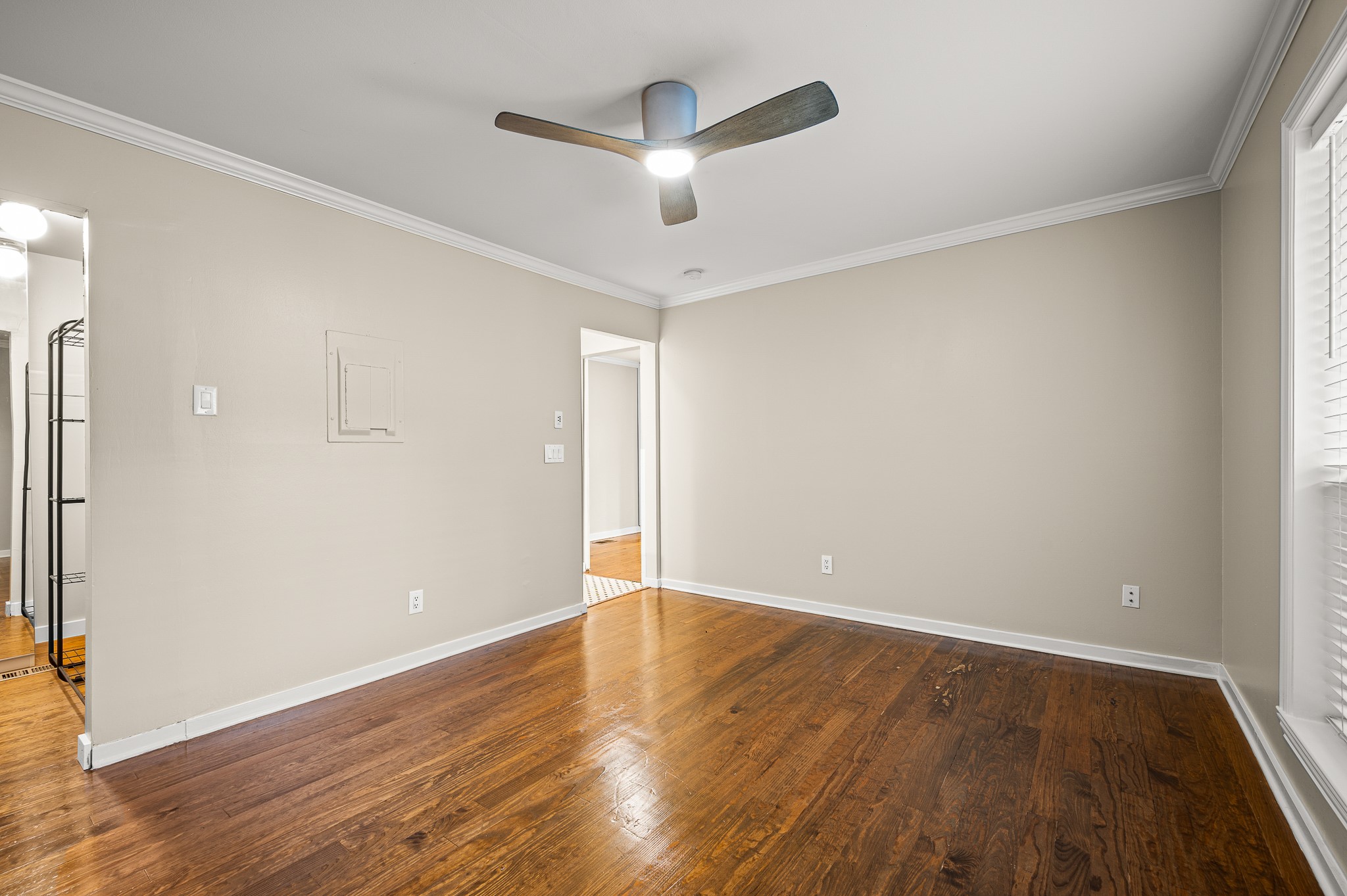 4231 Travis Street 8