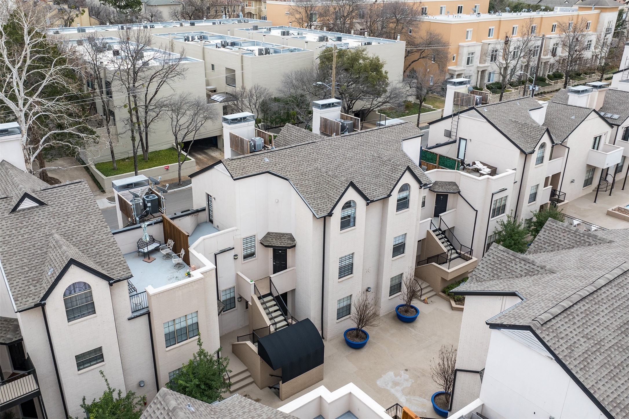 3901 Travis Street 227