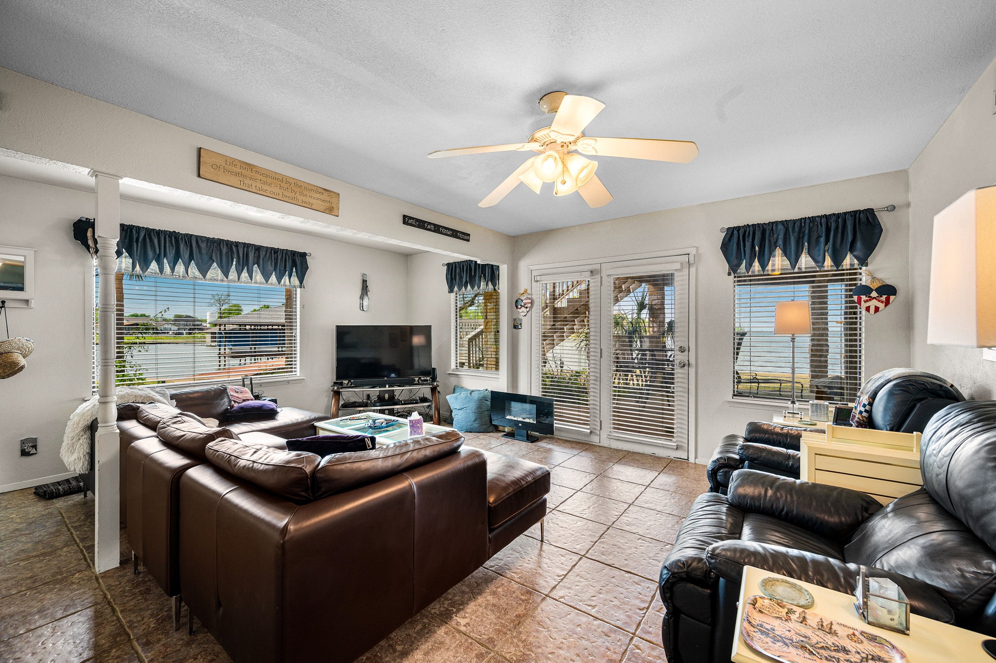2512 Oak Drive