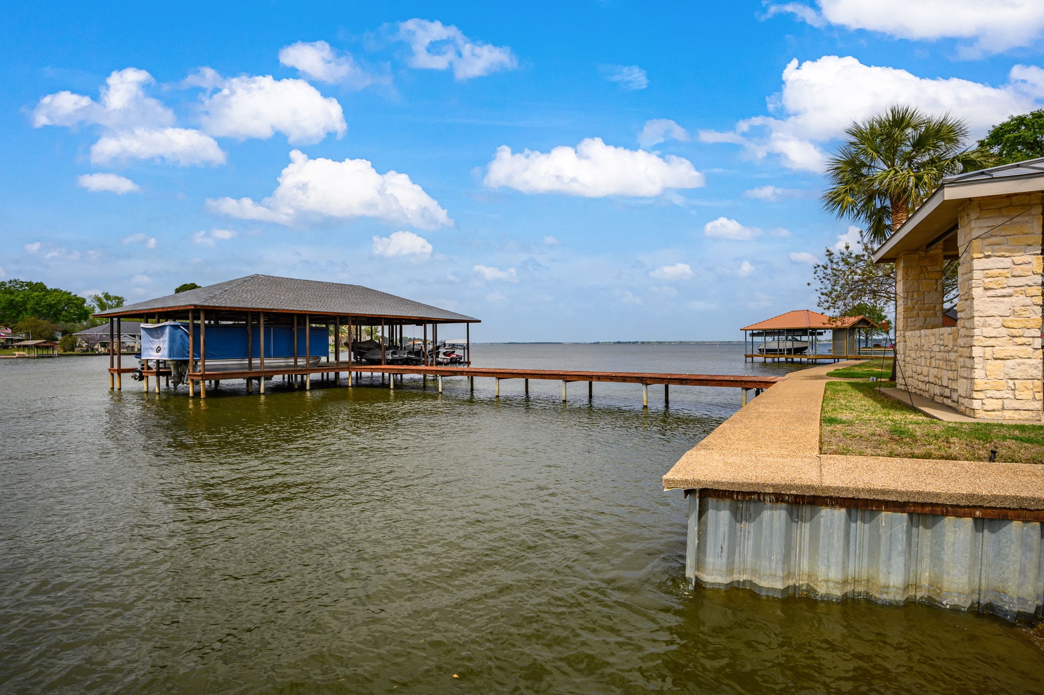 2512 Oak Drive