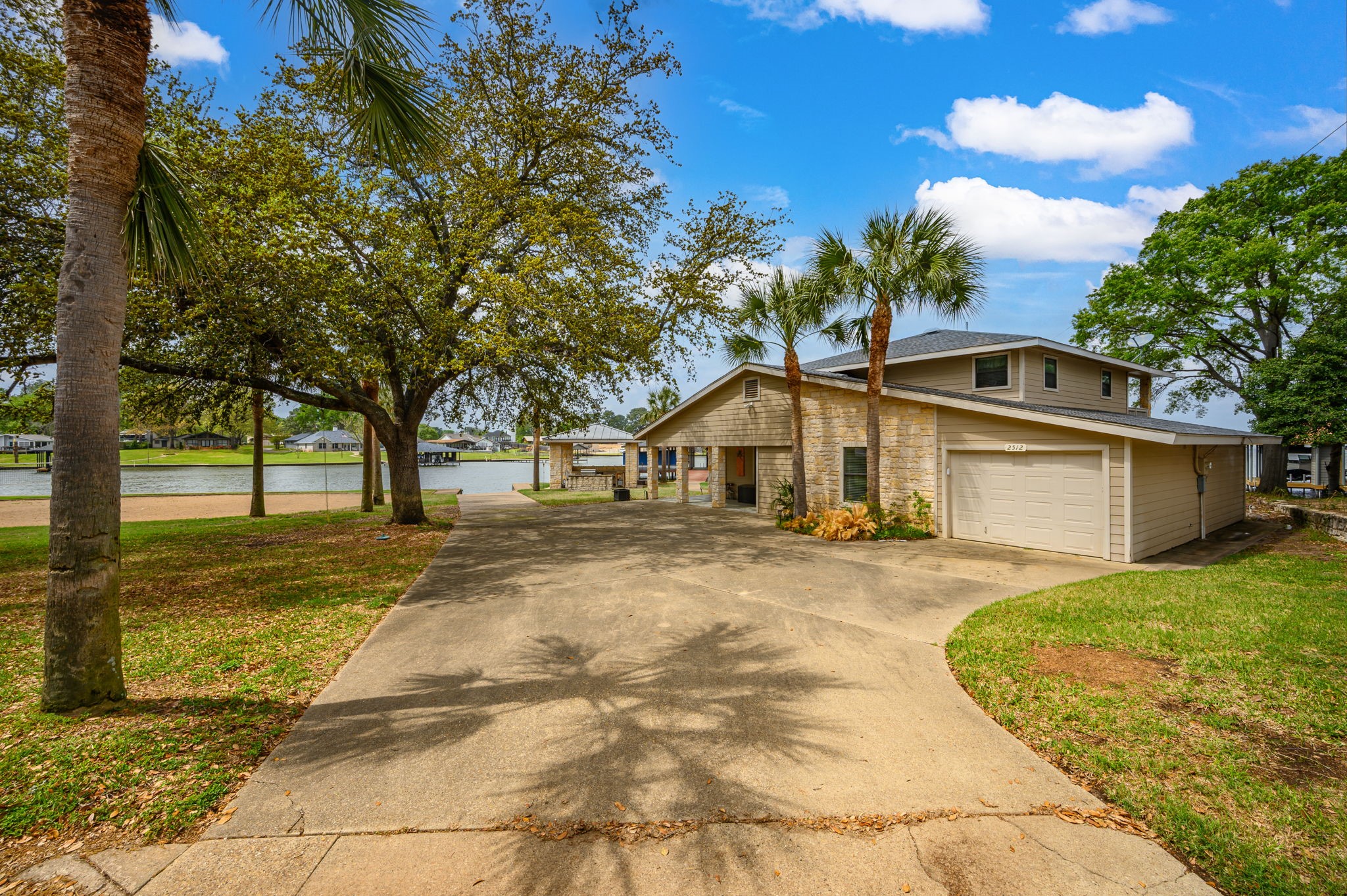 2512 Oak Drive