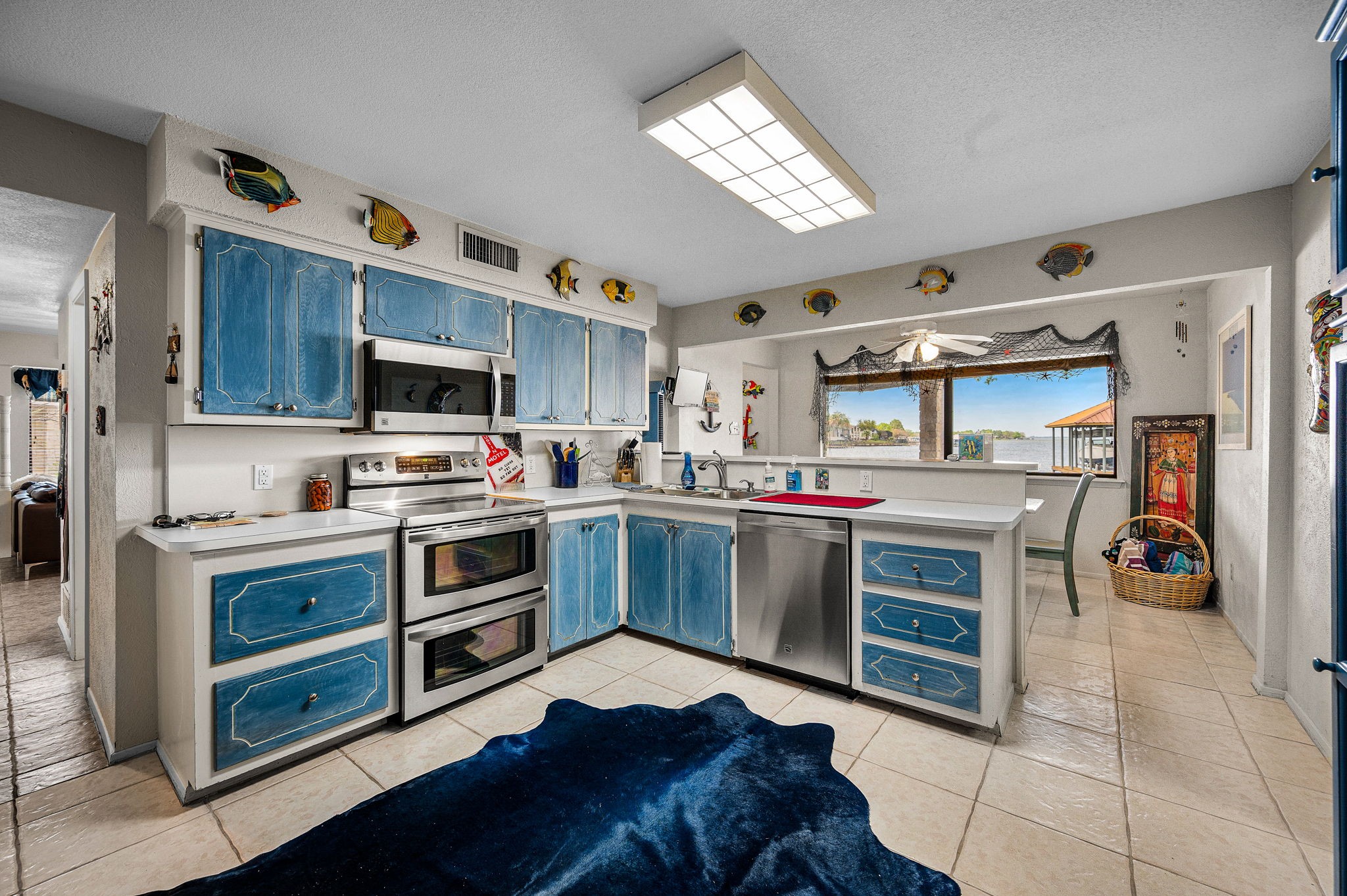 2512 Oak Drive