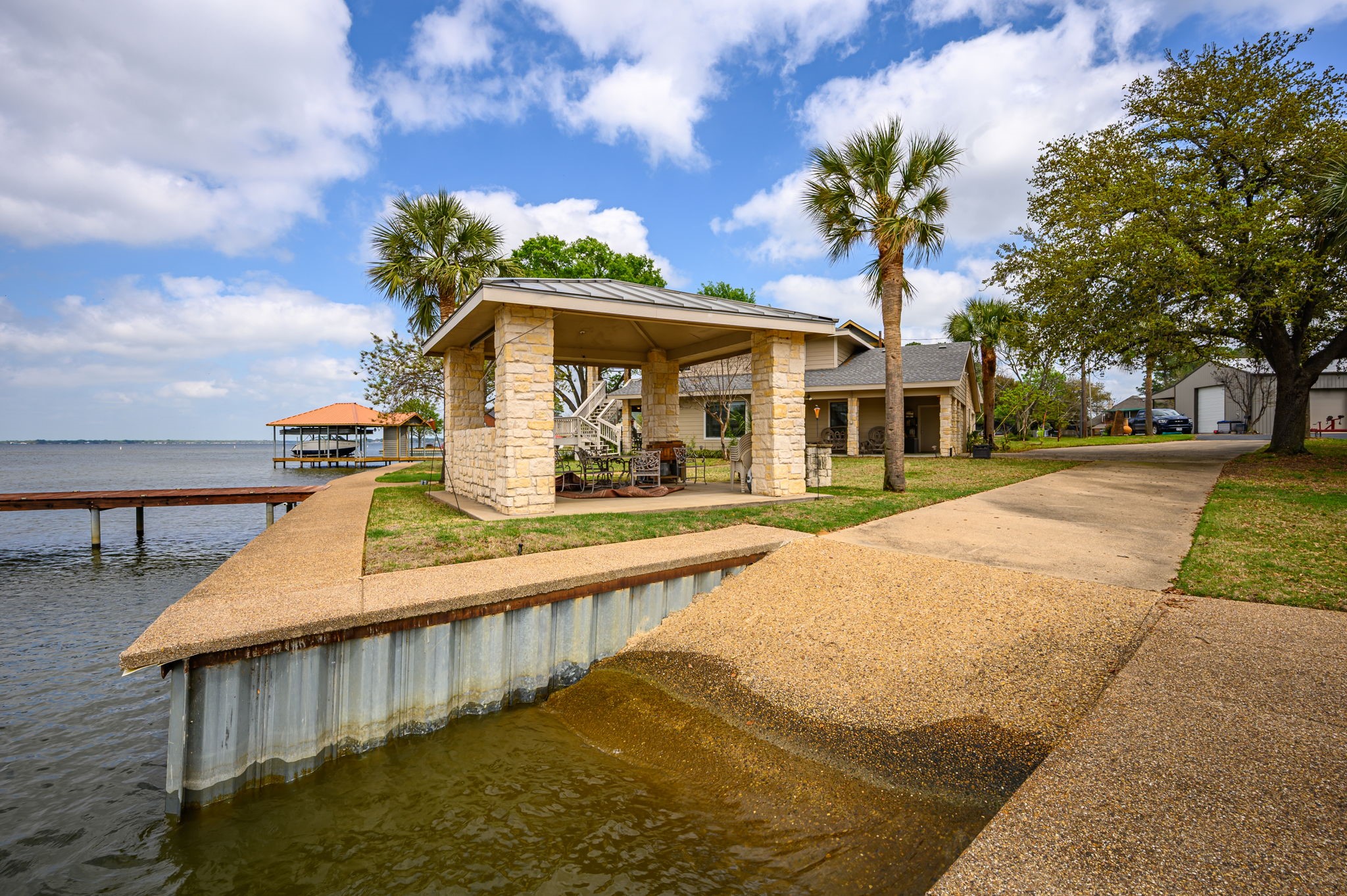 2512 Oak Drive