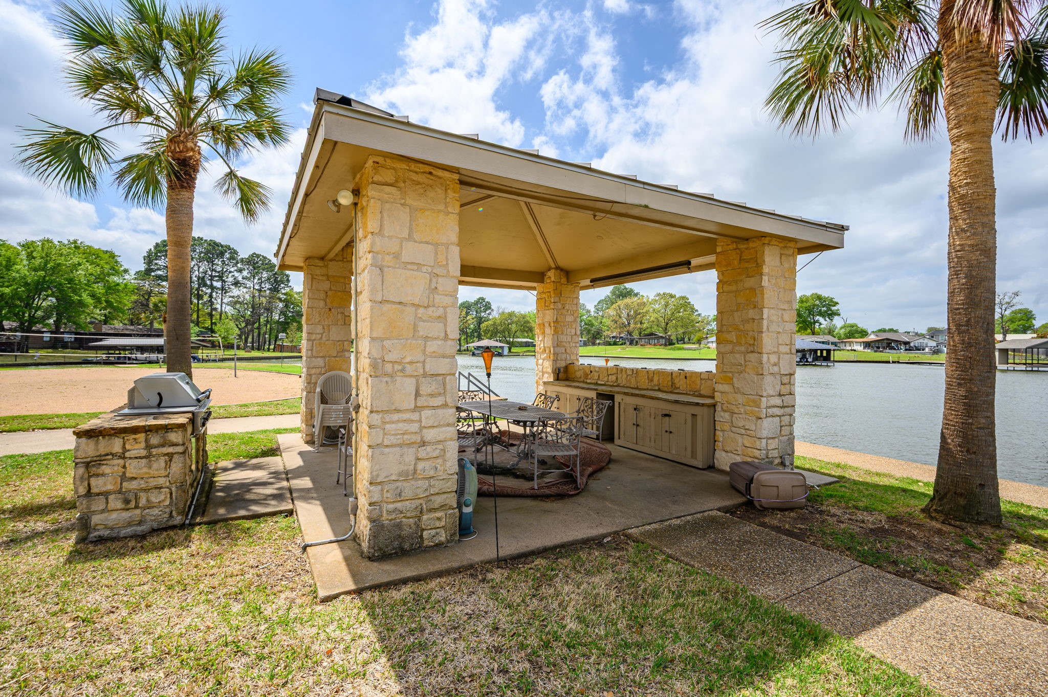 2512 Oak Drive
