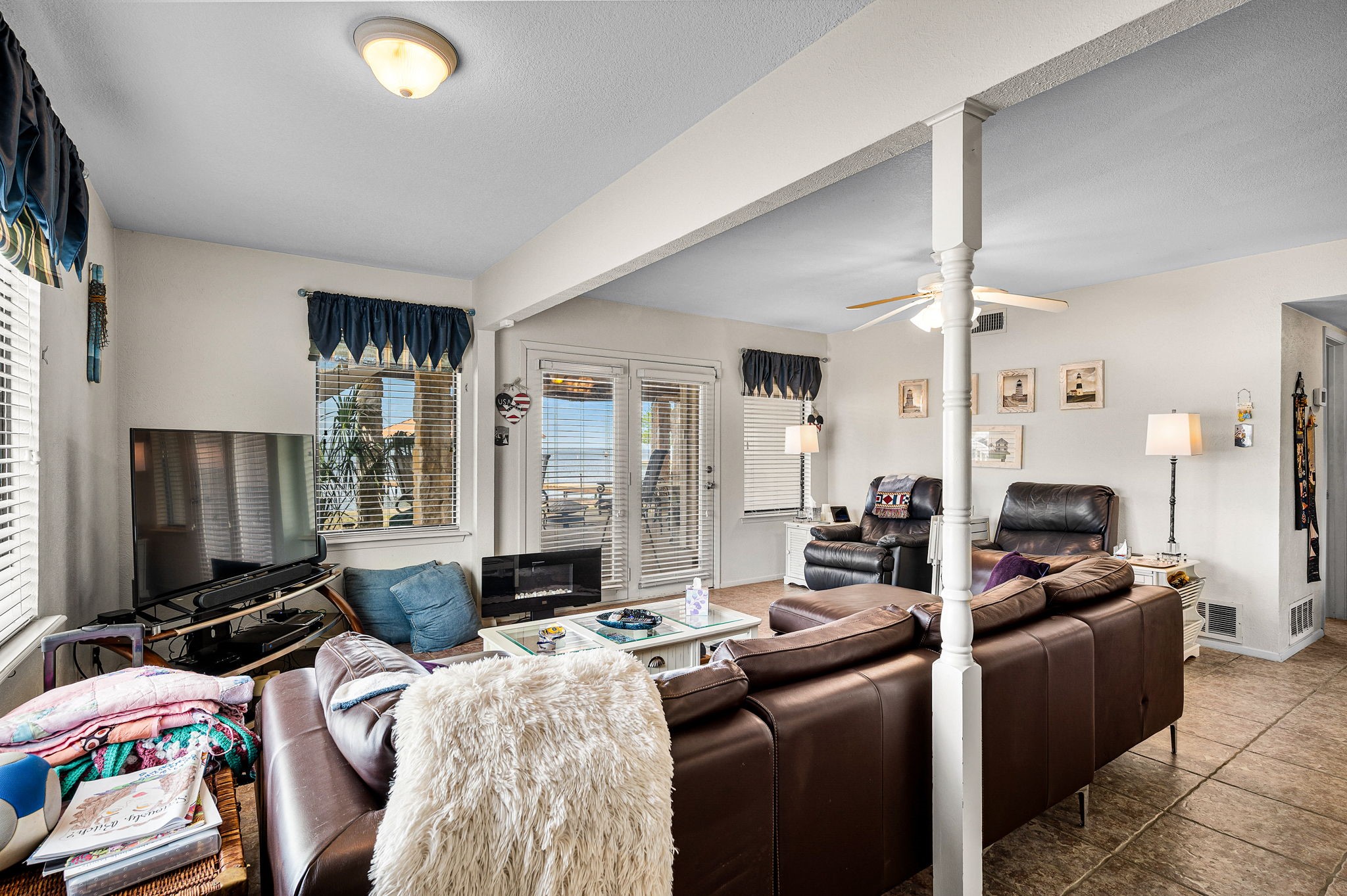 2512 Oak Drive