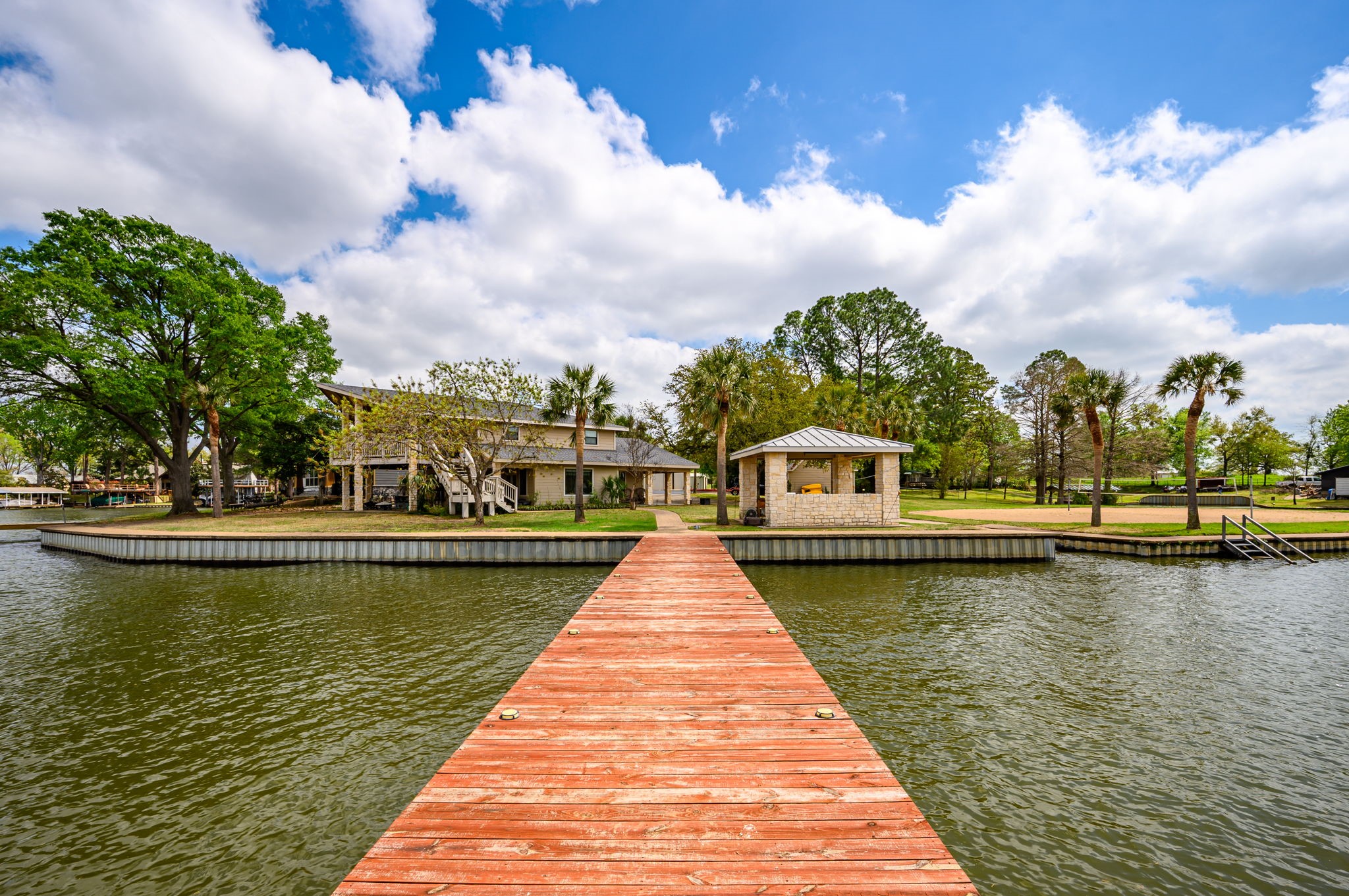 2512 Oak Drive