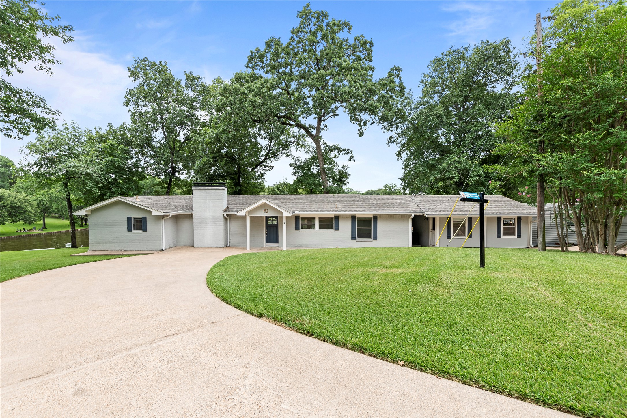 2113 Dogwood Loop