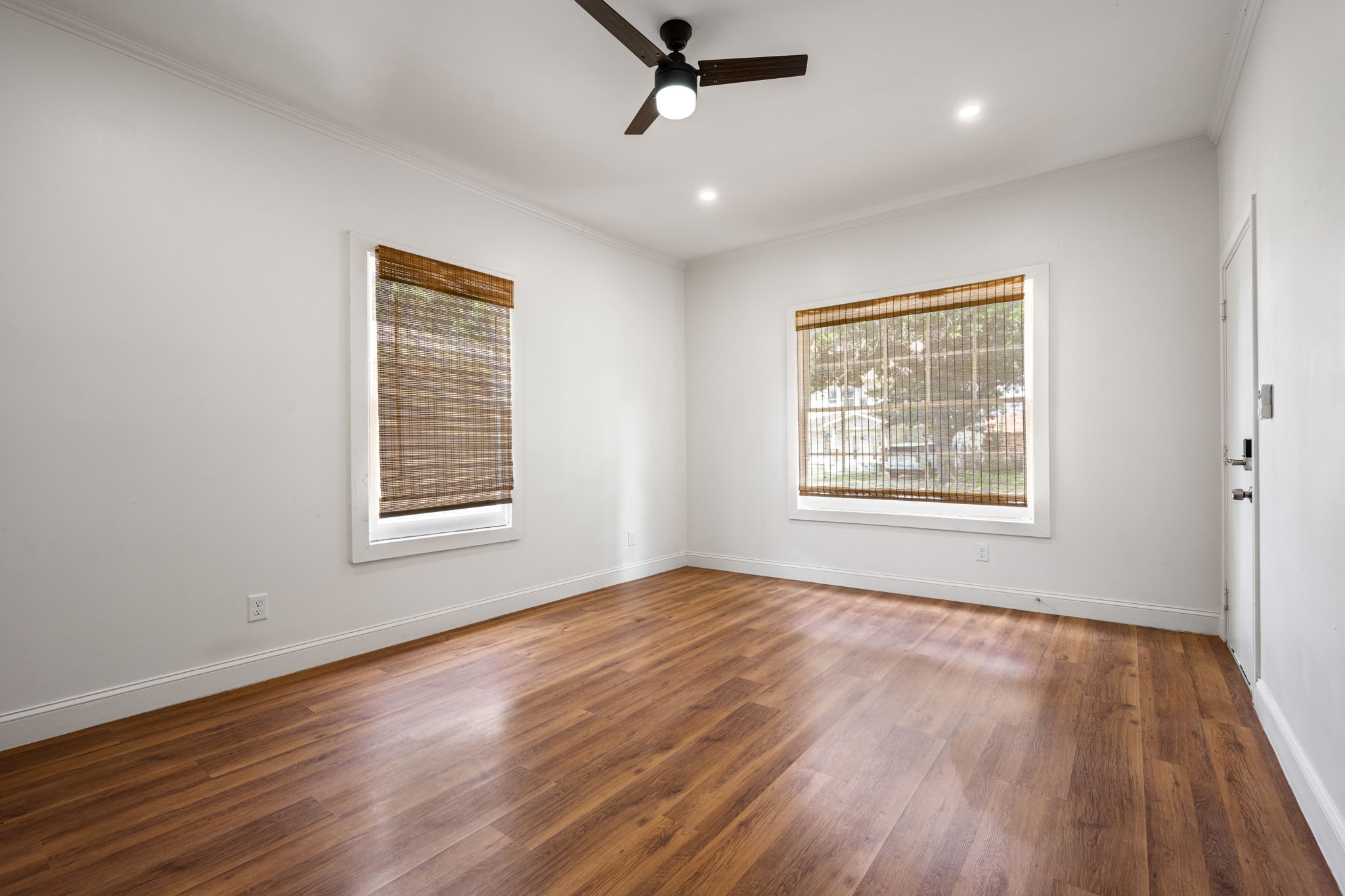 305 S Willomet Avenue 1