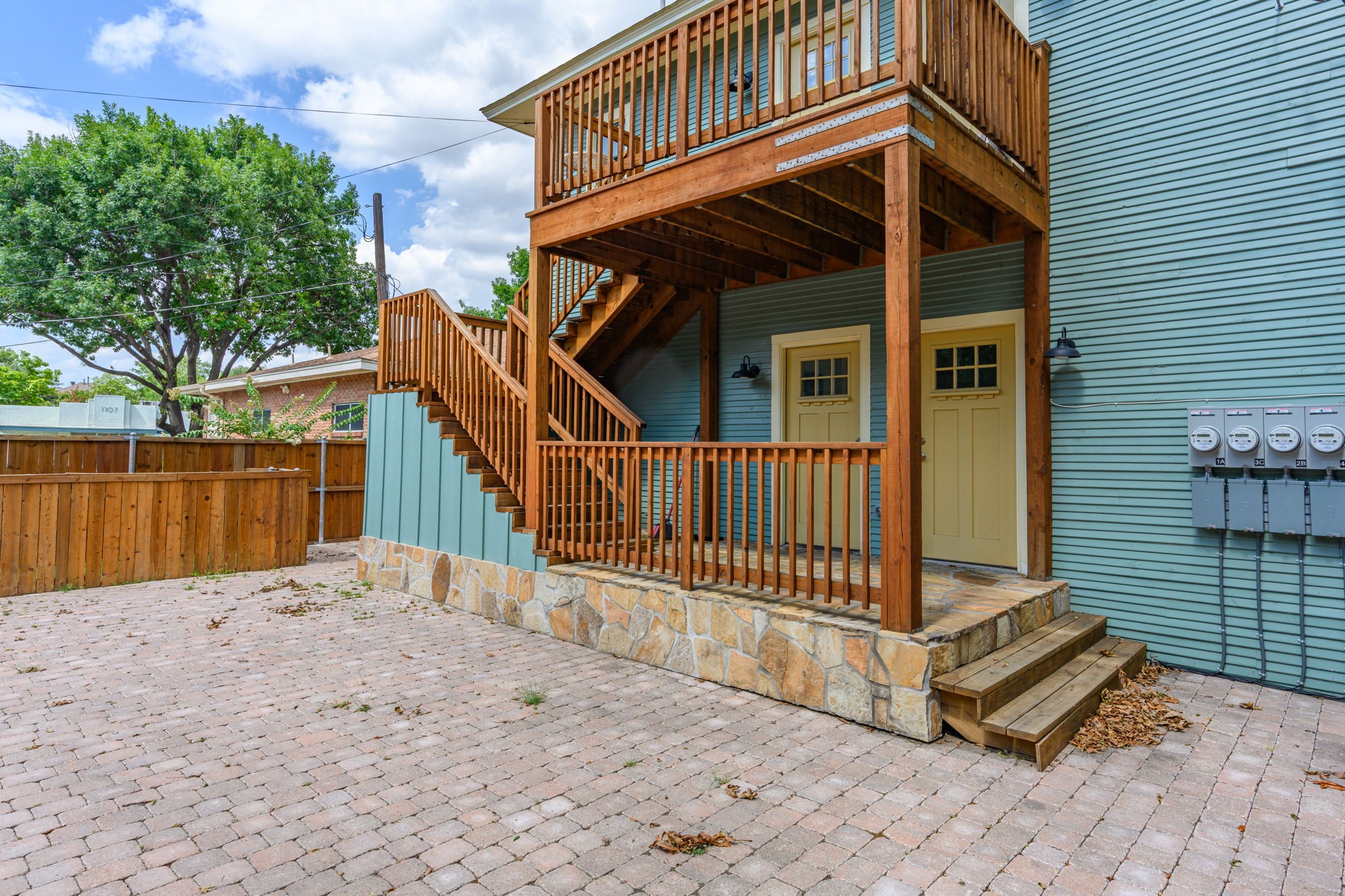 305 S Willomet Avenue 1