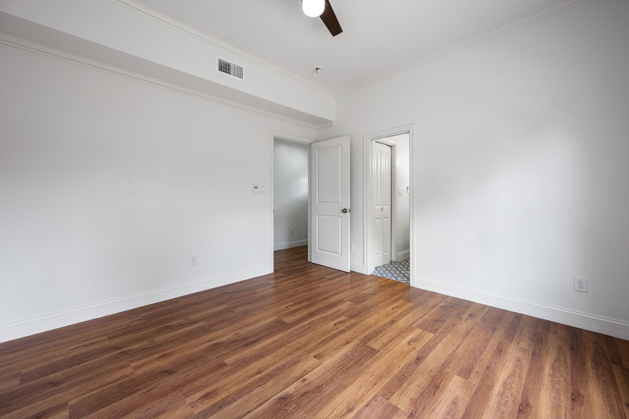 305 S Willomet Avenue 1