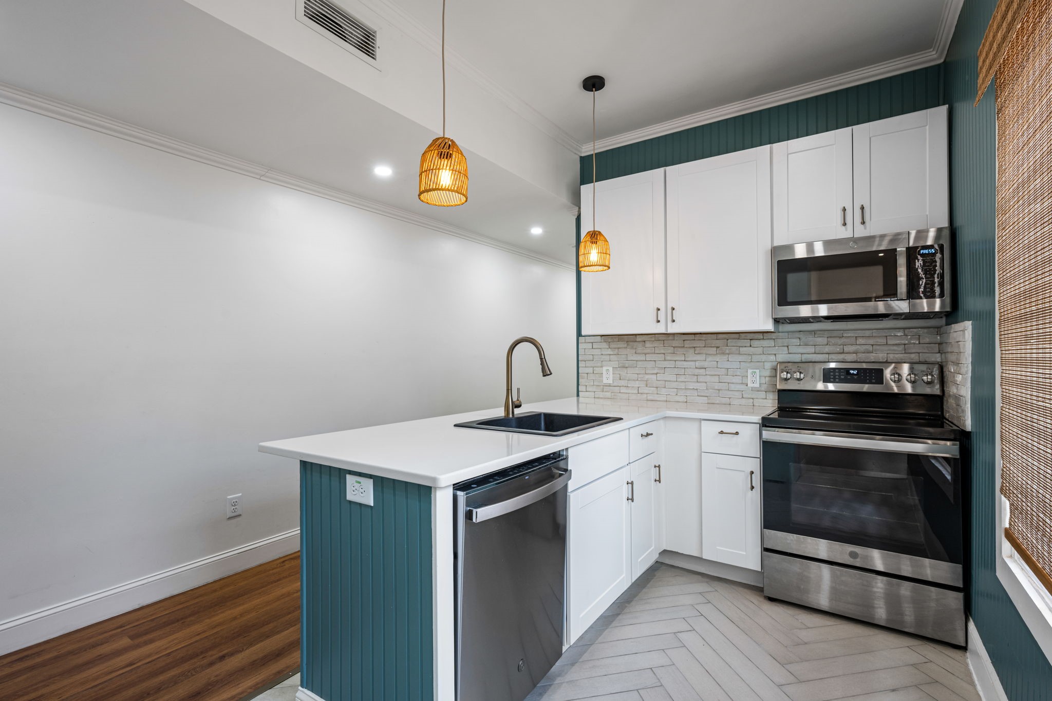 305 S Willomet Avenue 1