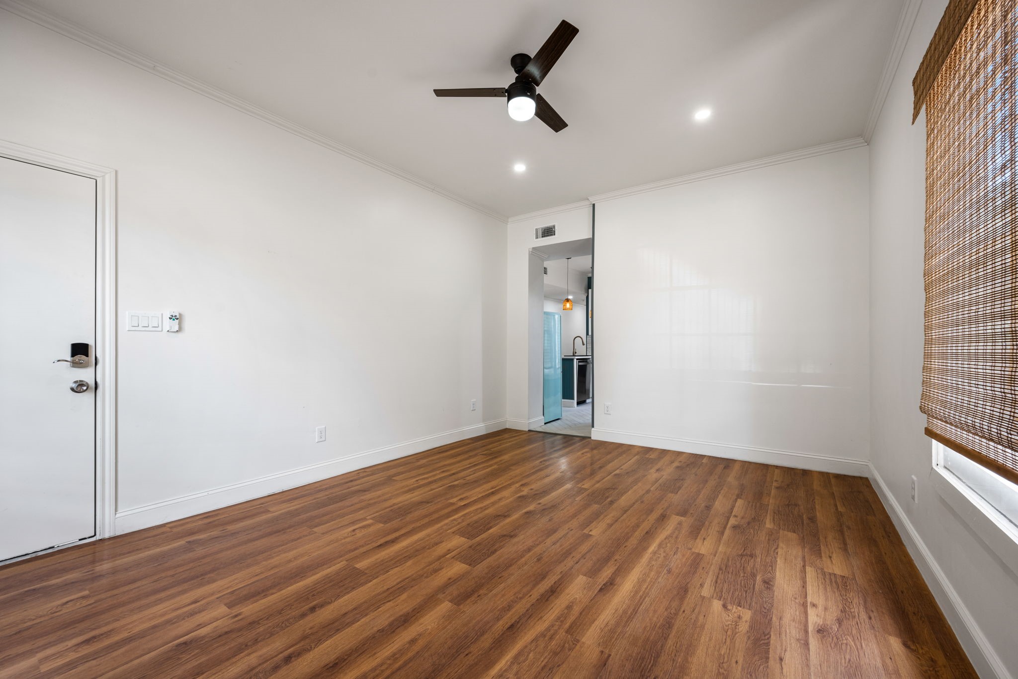 305 S Willomet Avenue 1