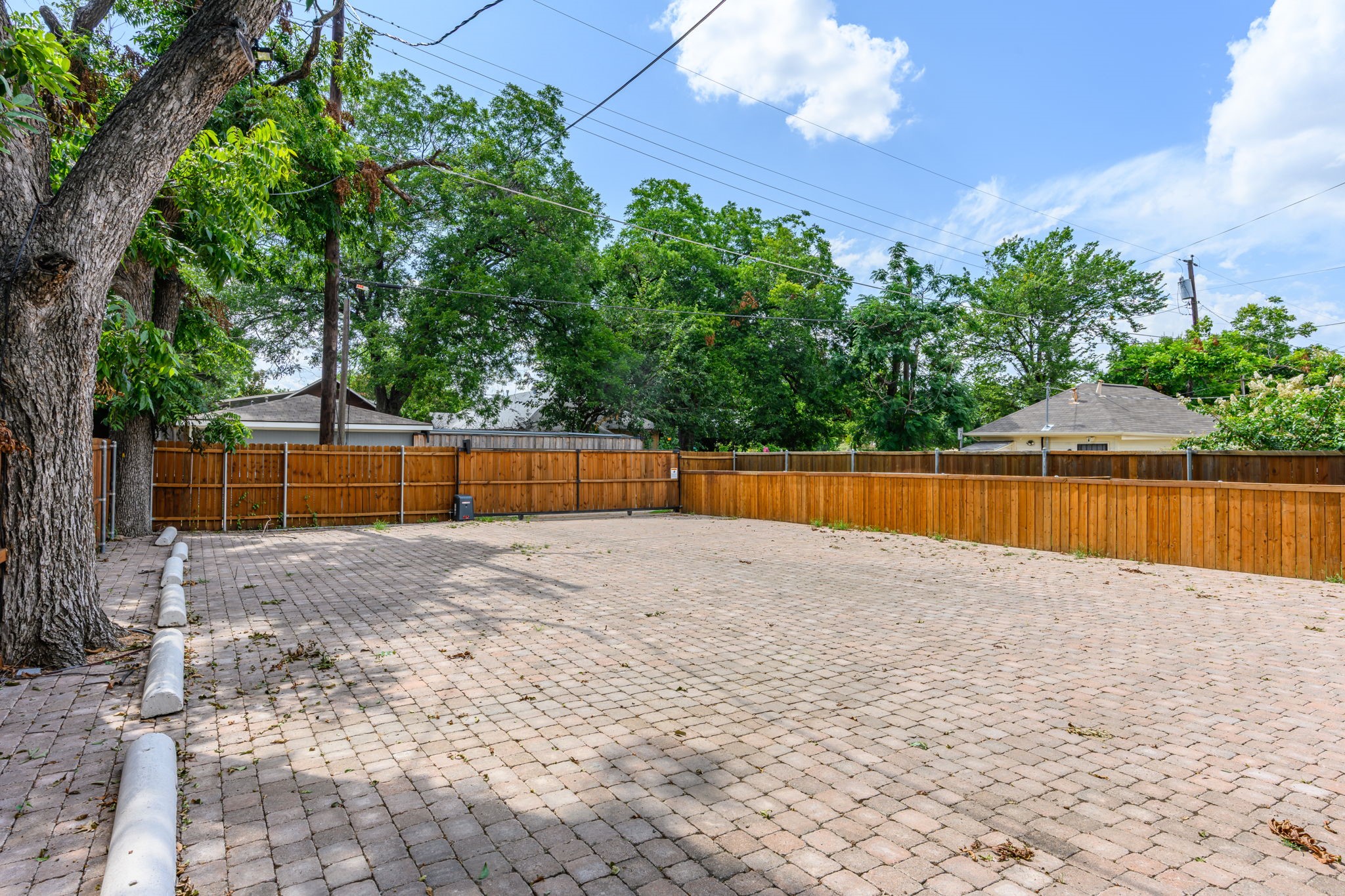 305 S Willomet Avenue 1