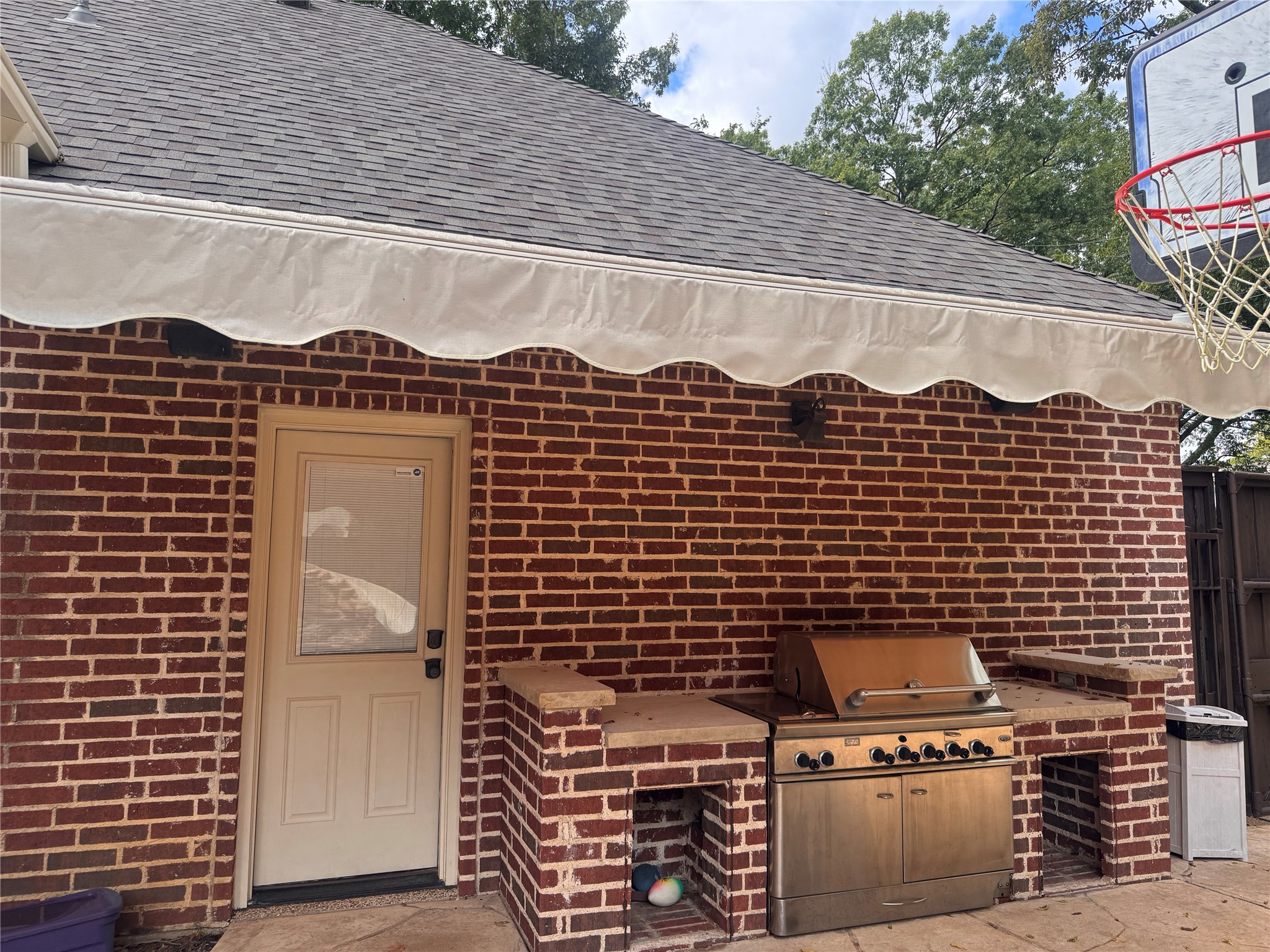 6207 Walnut Hill Lane