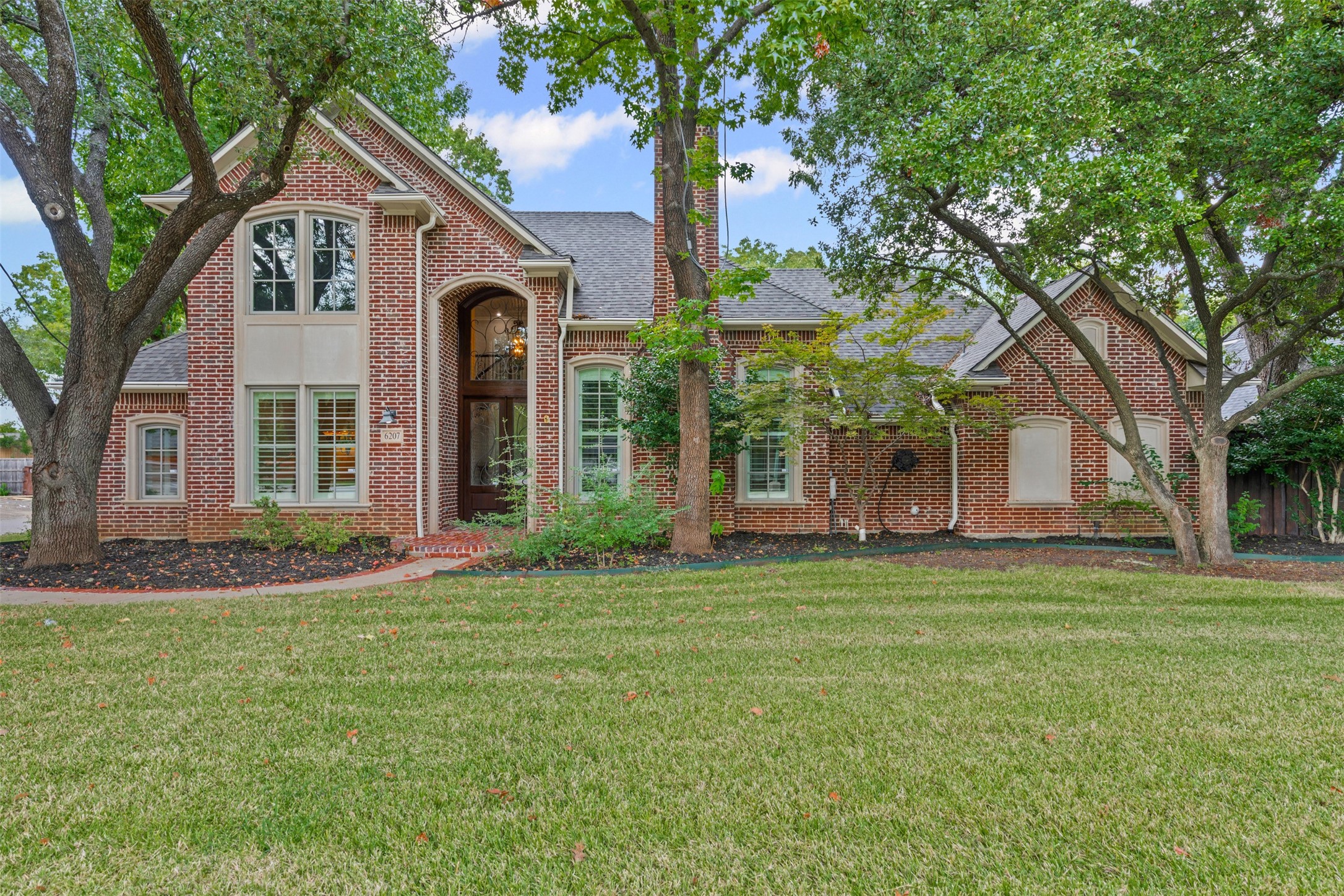 6207 Walnut Hill Lane