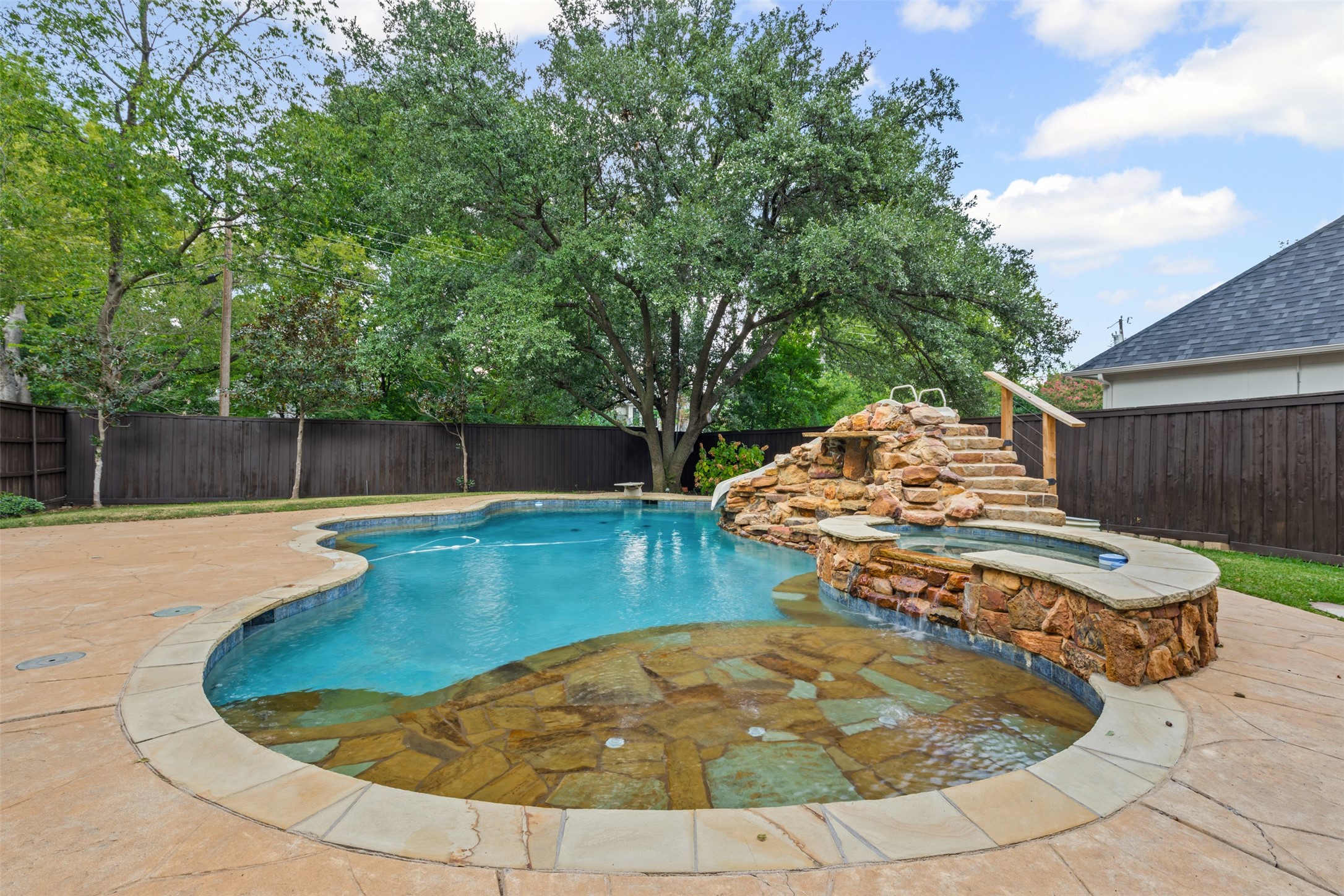 6207 Walnut Hill Lane