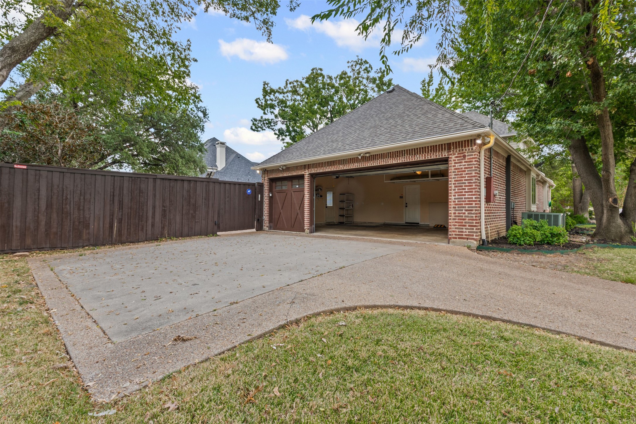 6207 Walnut Hill Lane