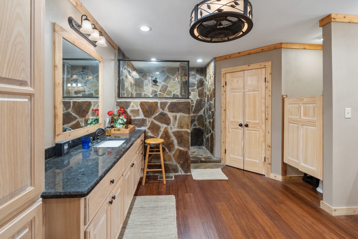 136 County Road 3232