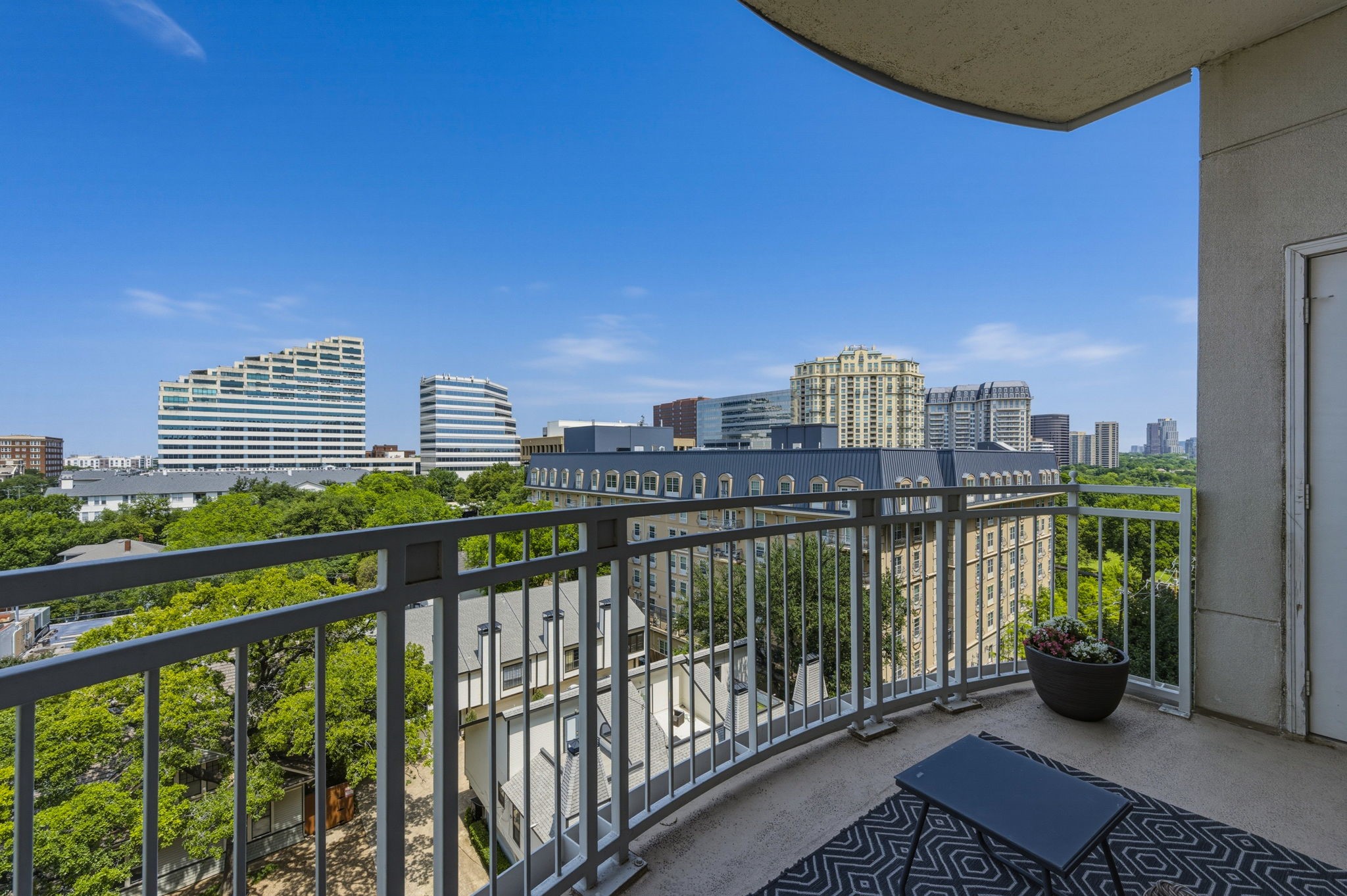 3225 Turtle Creek Boulevard 828