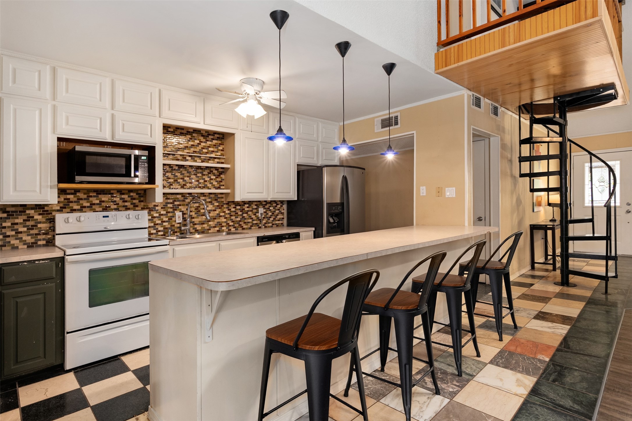 104 Oakcrest Court