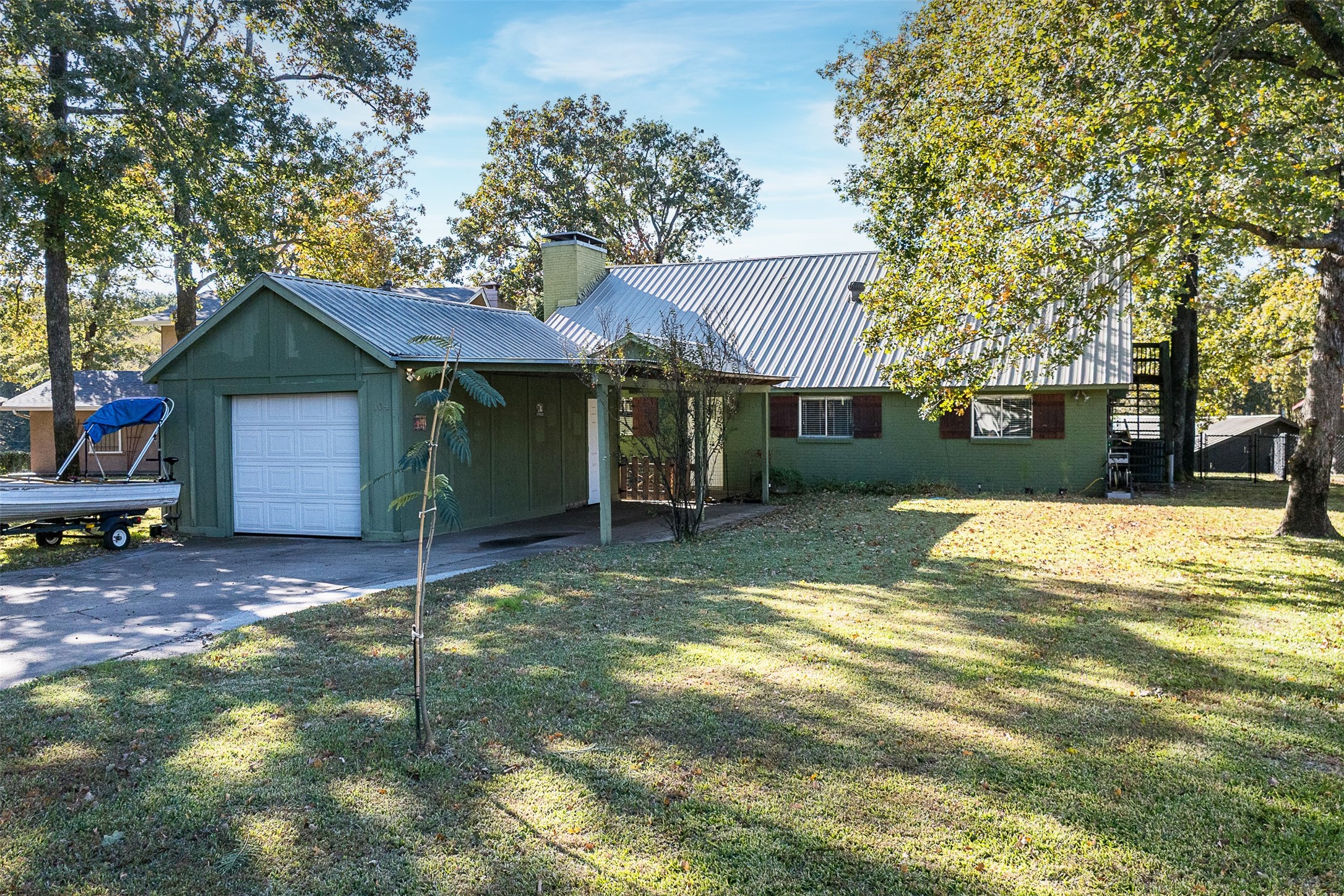104 Oakcrest Court