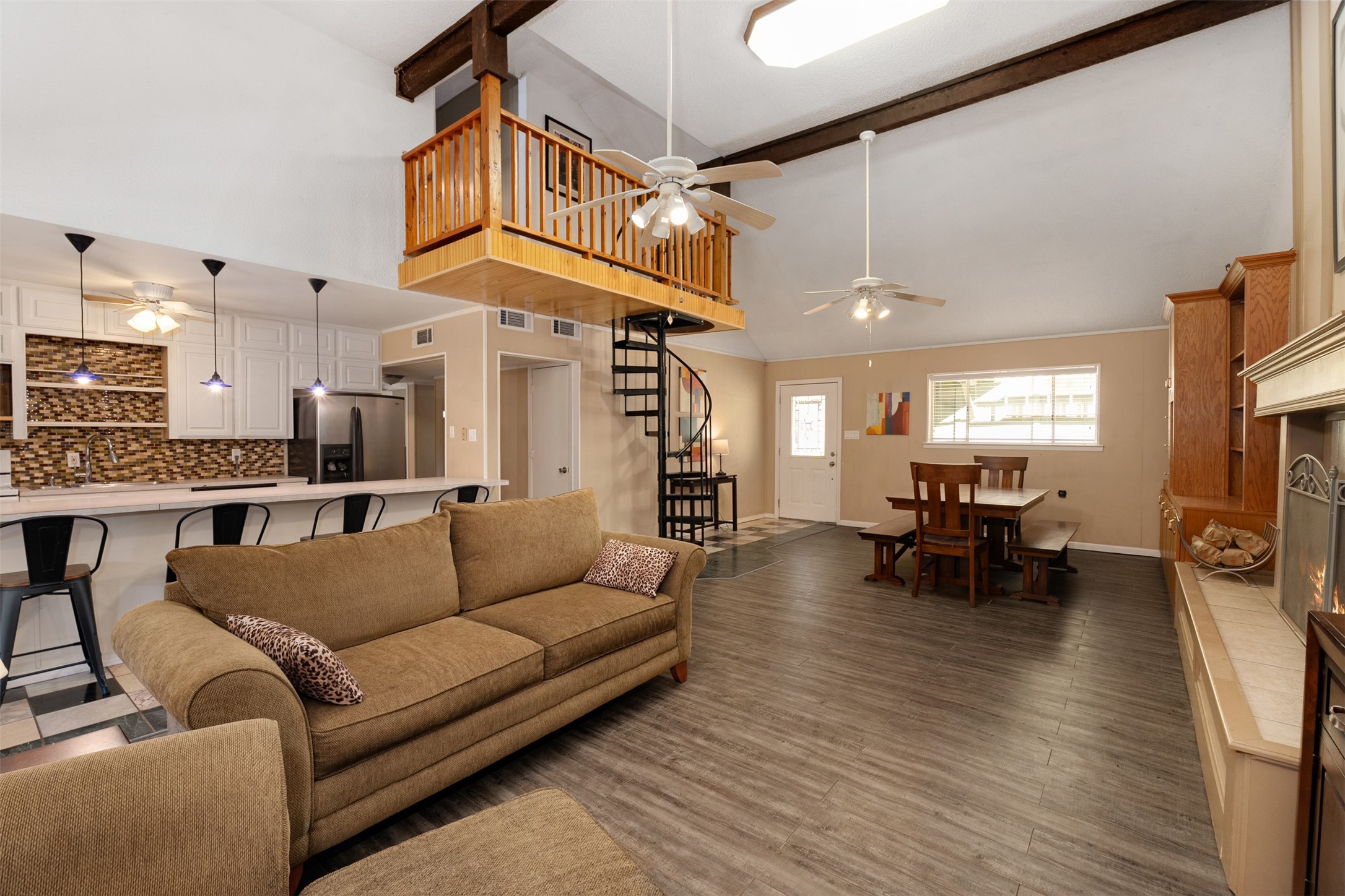 104 Oakcrest Court