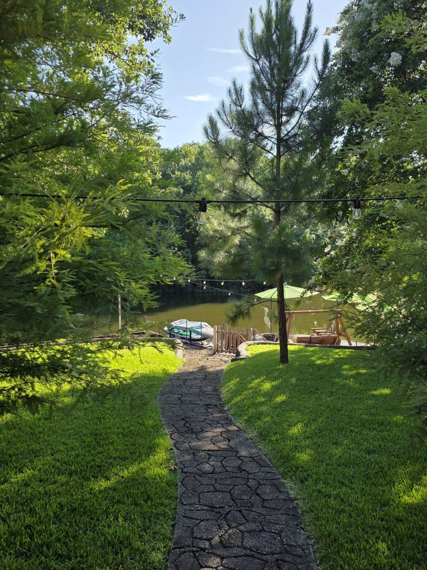 104 Oakcrest Court