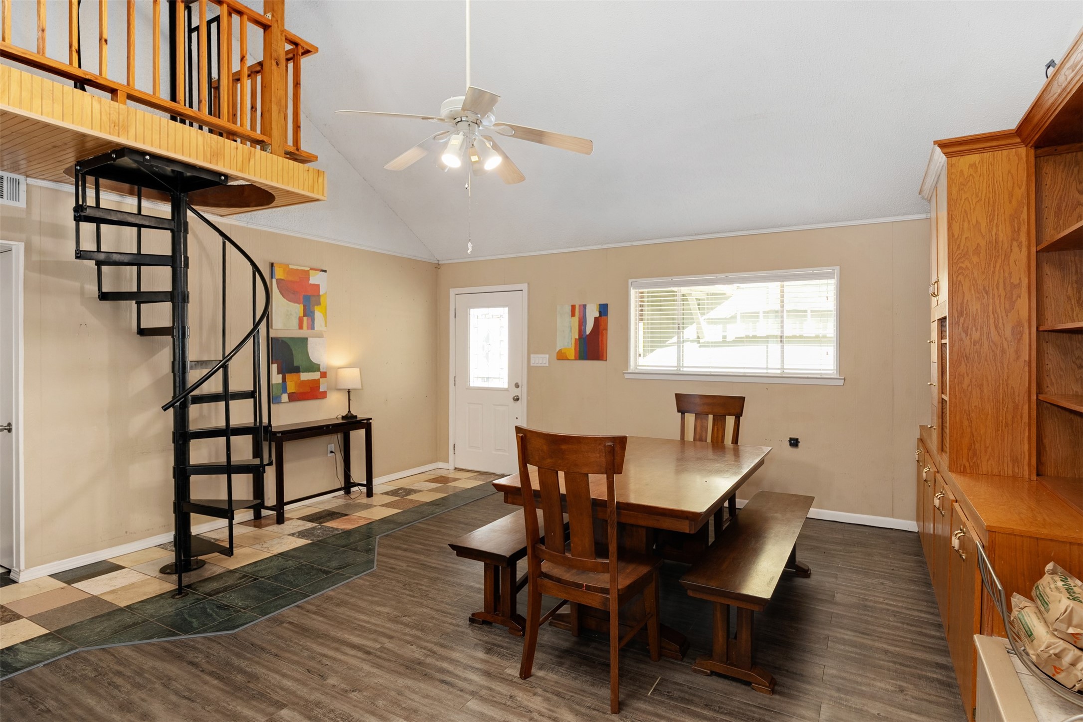 104 Oakcrest Court