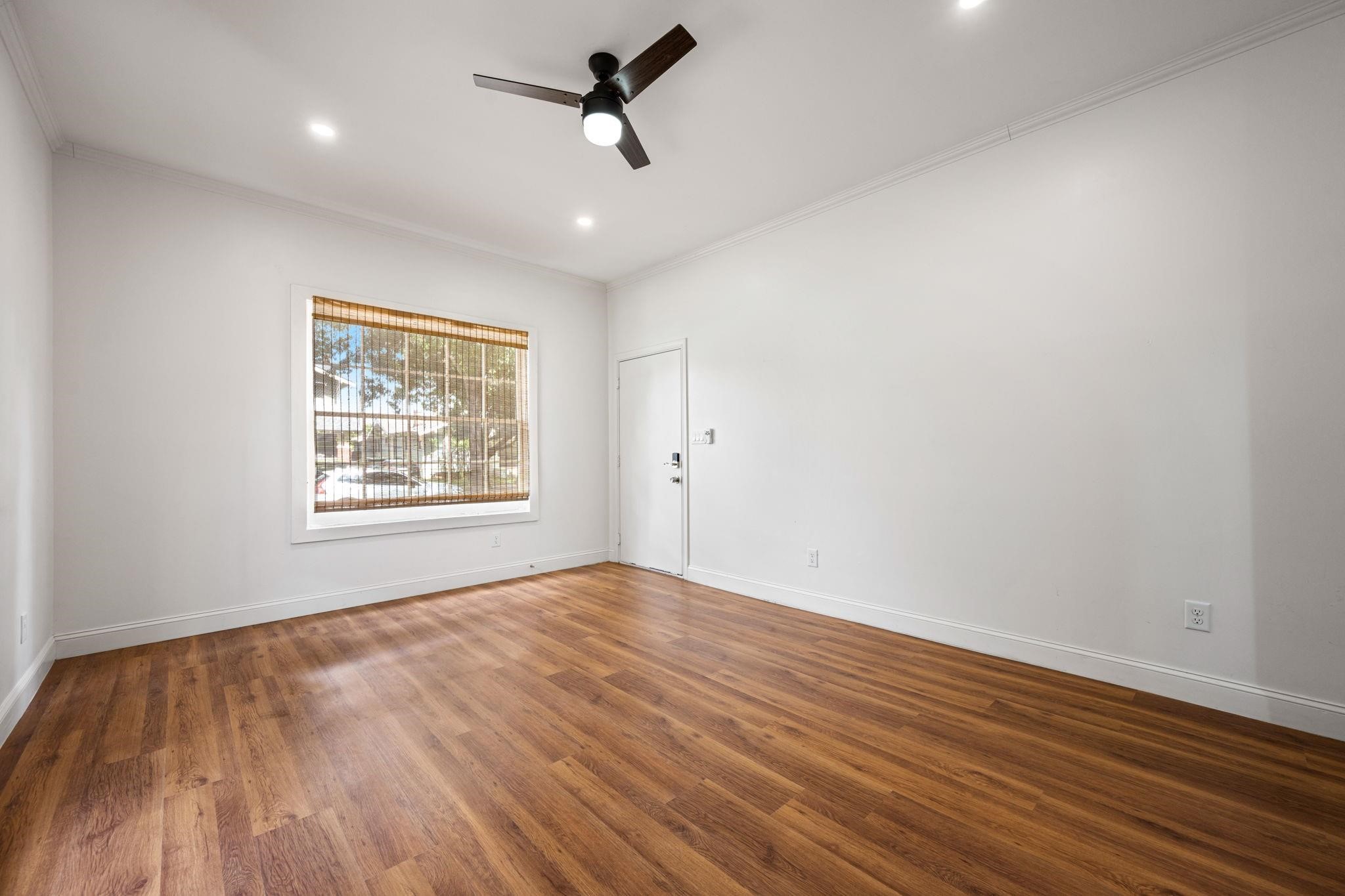 305 S Willomet Avenue 1