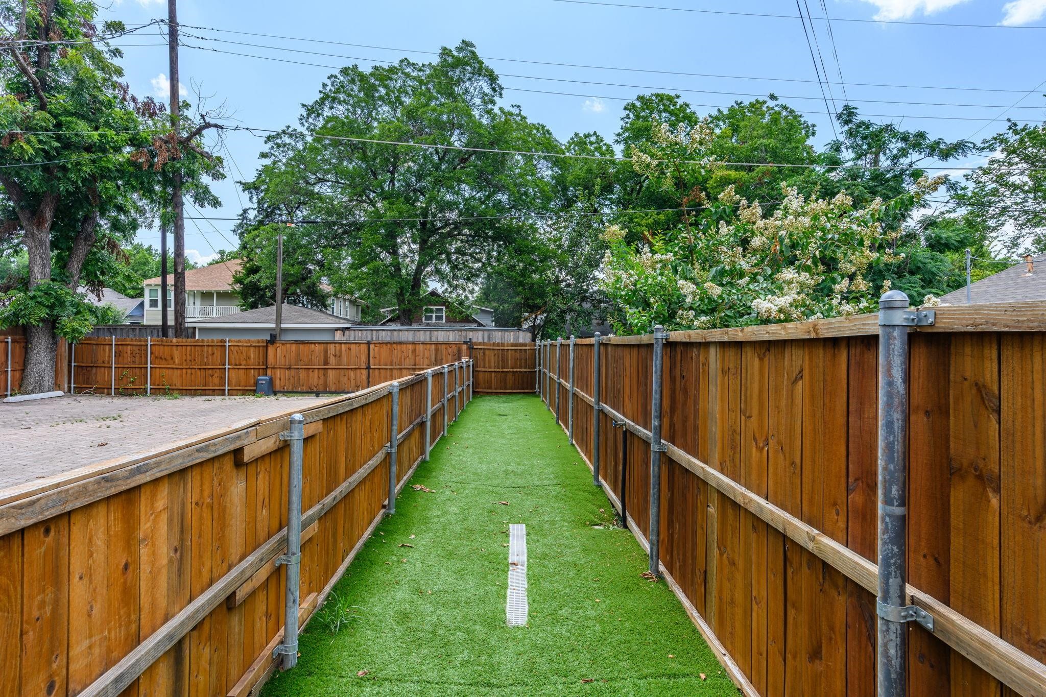 305 S Willomet Avenue 1
