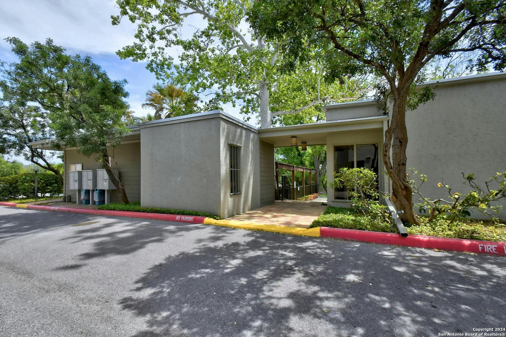 3102 EISENHAUER RD Unit: C-24