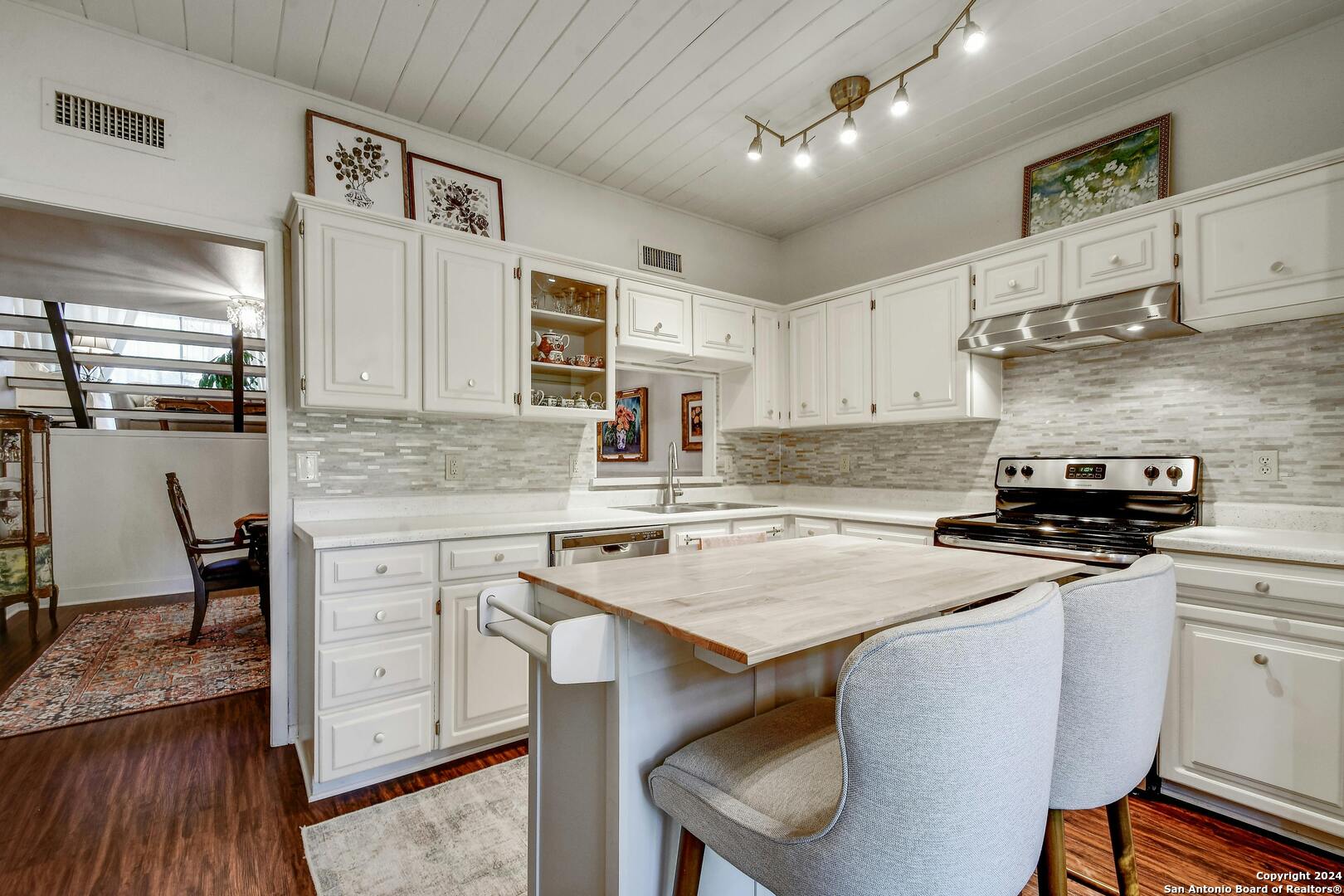 3102 EISENHAUER RD Unit: C-24