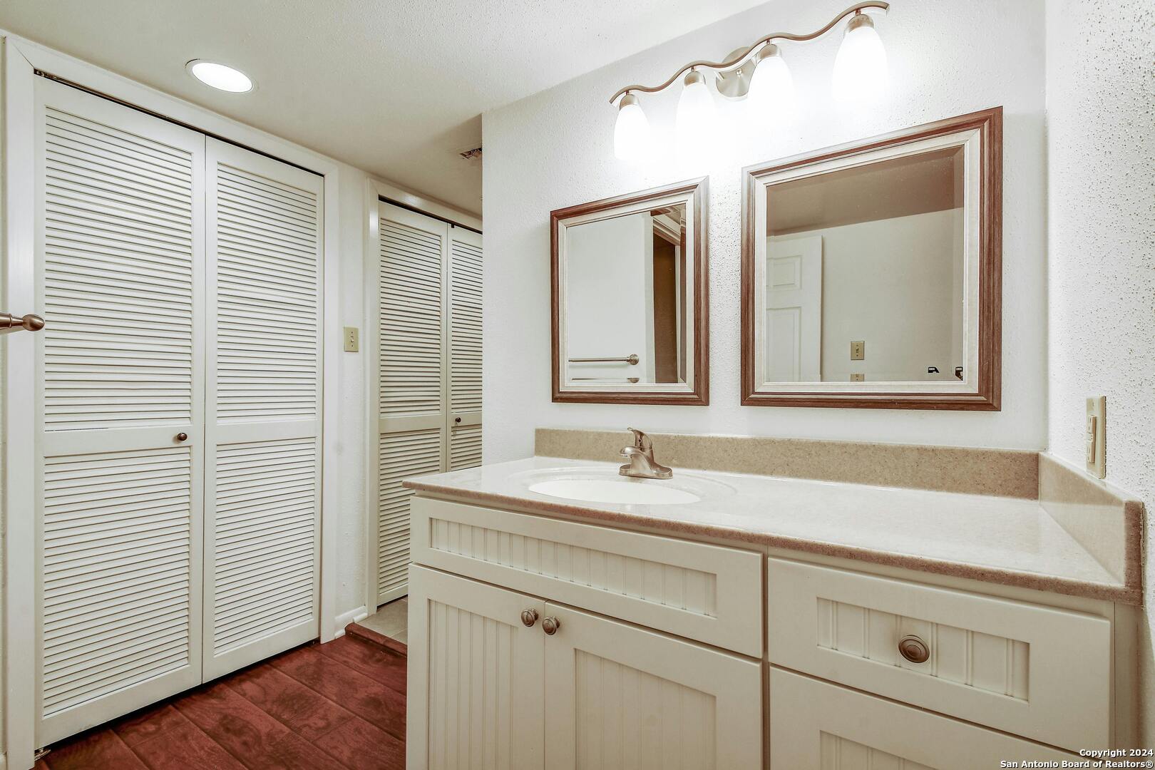 3102 EISENHAUER RD Unit: C-24