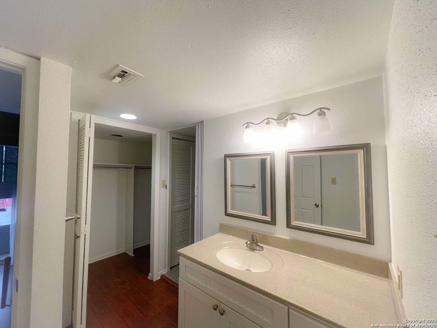 3102 EISENHAUER RD Unit: C-24